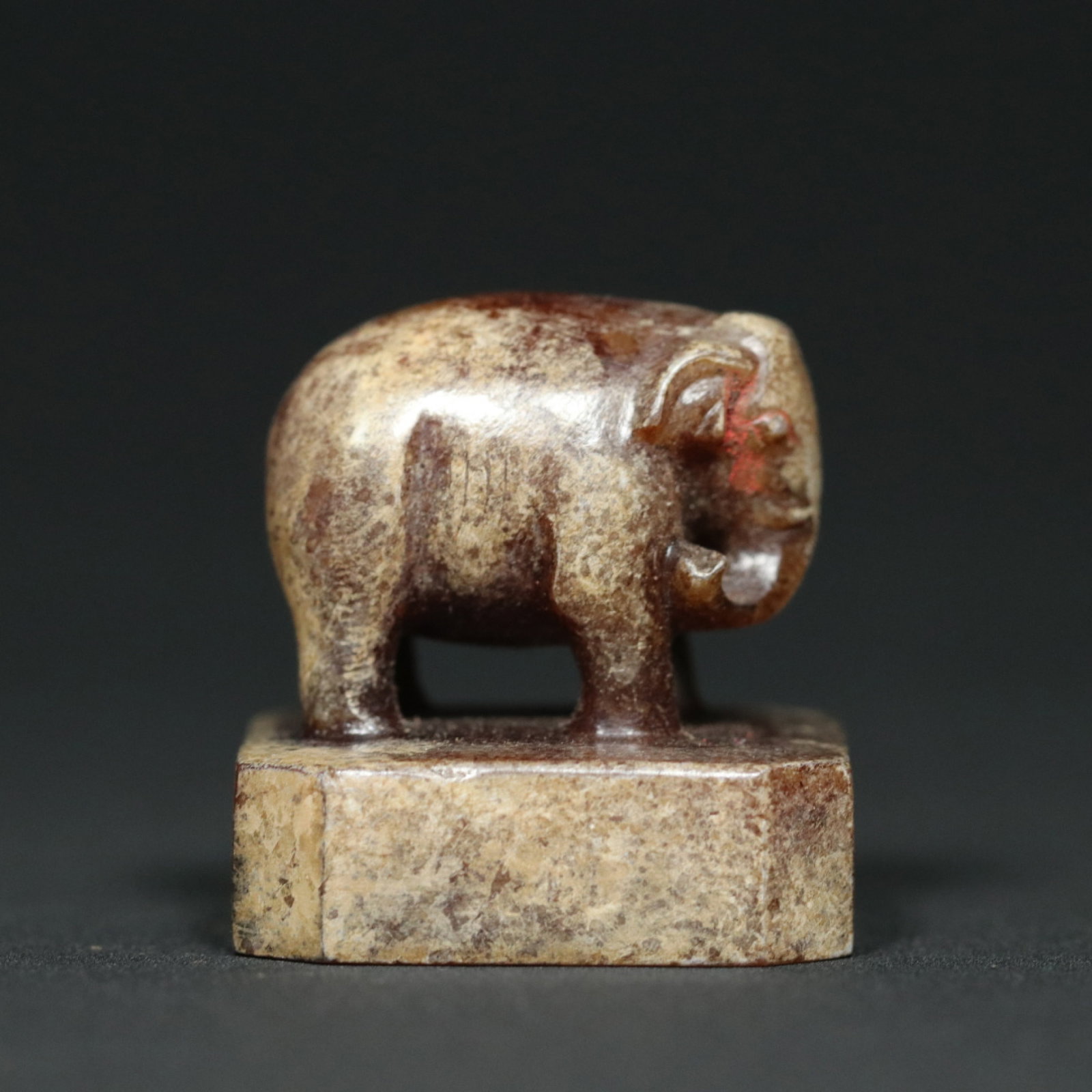 An Exquisite Archaic Jade Elephant Seal: An Exquisite Archaic Jade Elephant Seal,Han Dynasty,China,Size:1.3inx1.3inx1.3in,Weight:54.5g 高古玉象印章,中国汉代