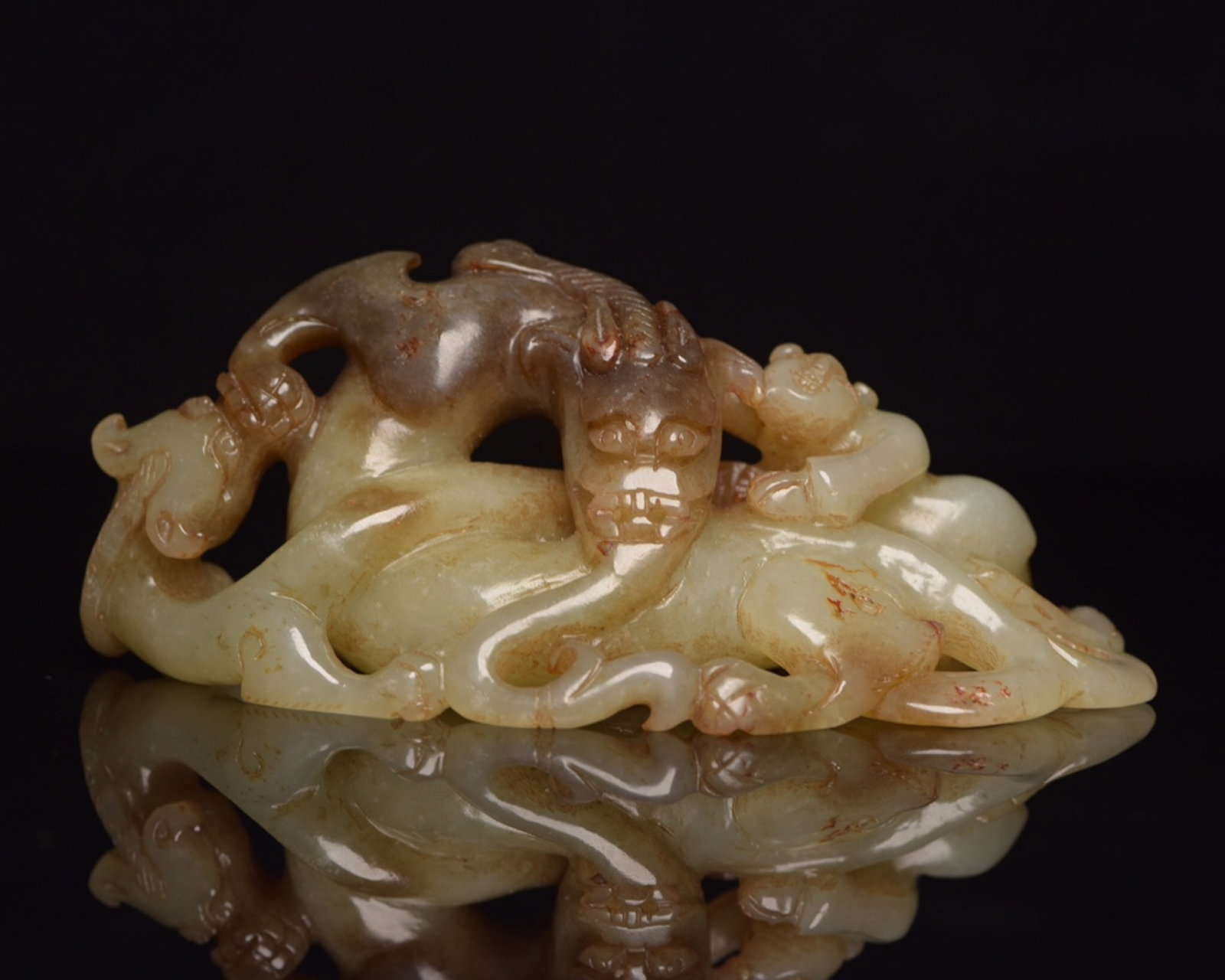 An Exquisite White Jade Dragon Ornament: An Exquisite White Jade Dragon Ornament,Qing Dynasty,China,Size:4.7inx1.9inx1.9in,Weight:172g 白玉龙摆件,中国清代