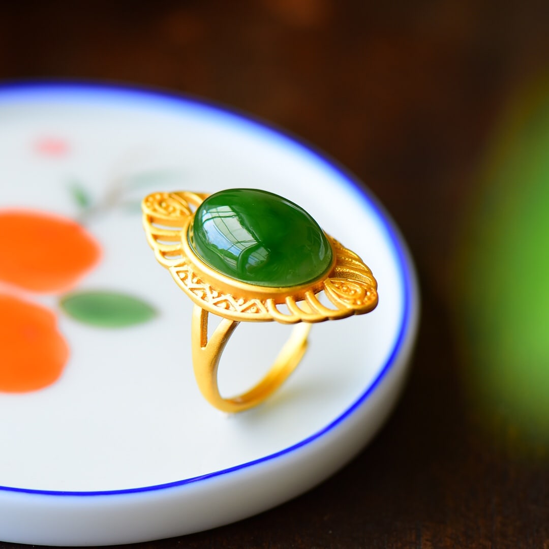 An Exquisite Sterling Silver-Gold Plated Inlaid Jasper Ring: An Exquisite Sterling Silver-Gold Plated Inlaid Jasper Ring,Size:0.7inx1.2in 纯银镀金镶碧玉戒指