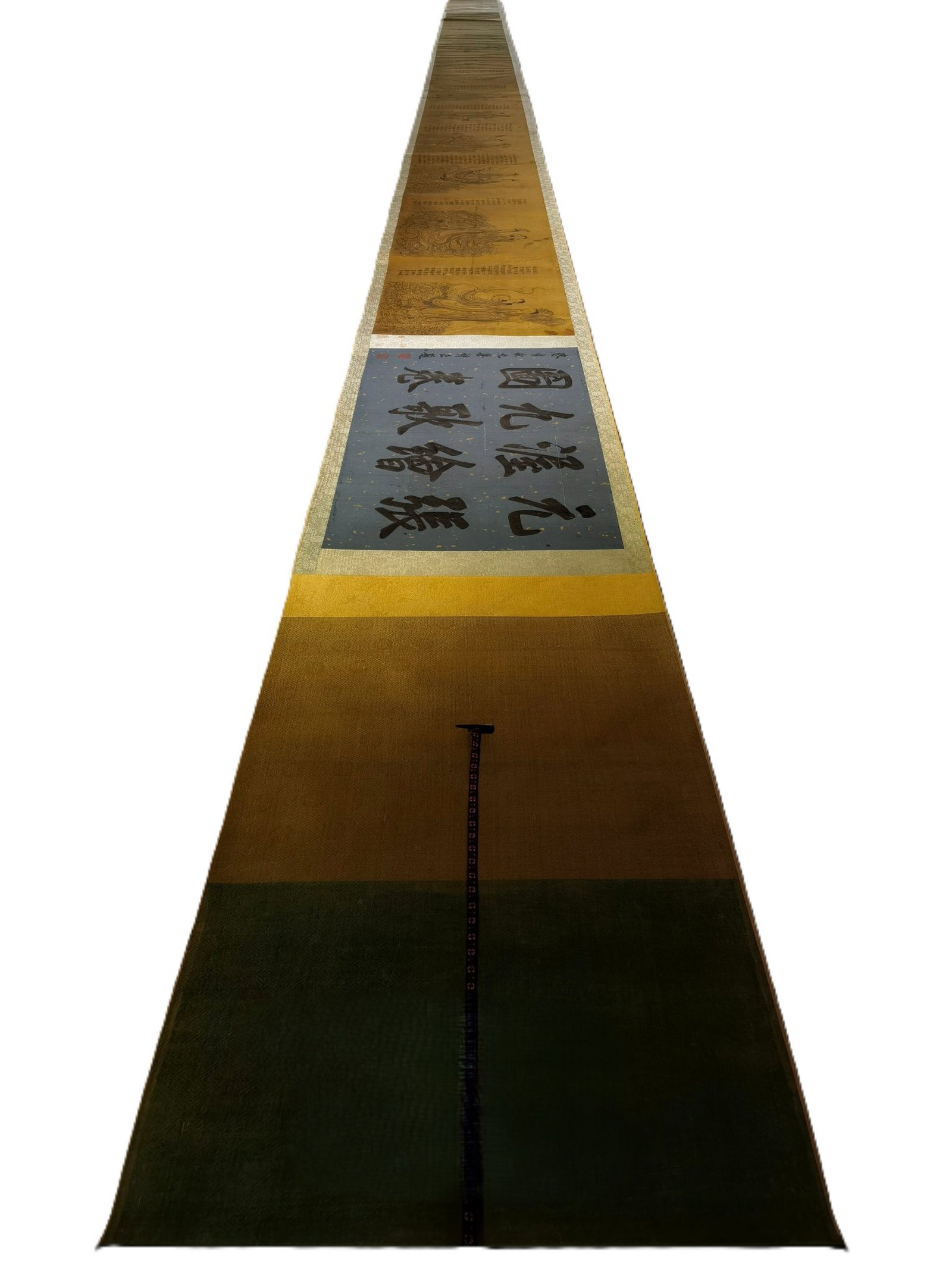 A Chinese Hand Scroll Ink Painting of Figure on Silk: A Chinese Hand Scroll Ink Painting of Figure on Silk,Zhang Wo,Size:582.7inx23.2in 一幅中国水墨绢本人物画手卷,张ę