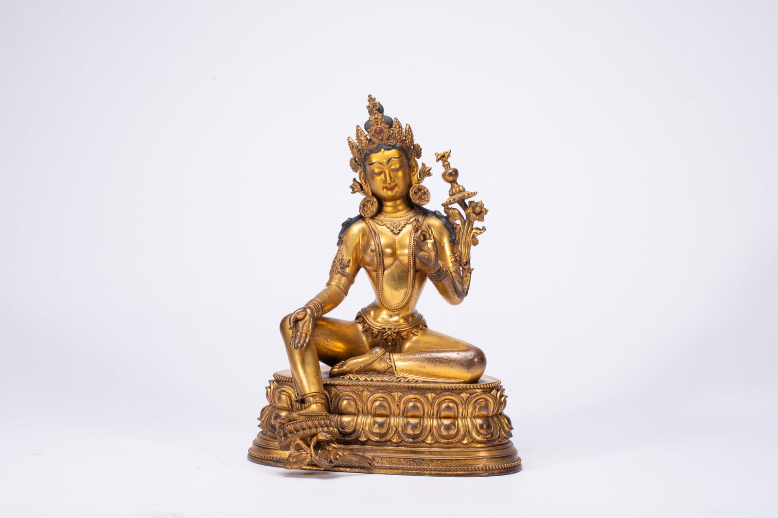 A Solemn Gilt Bronze Statue of Tara: A Solemn Gilt Bronze Statue of Tara,Qing Dynasty,China,Qianlong Mark,Size:6.1inx5.1inx8.3in,Weight:1720g