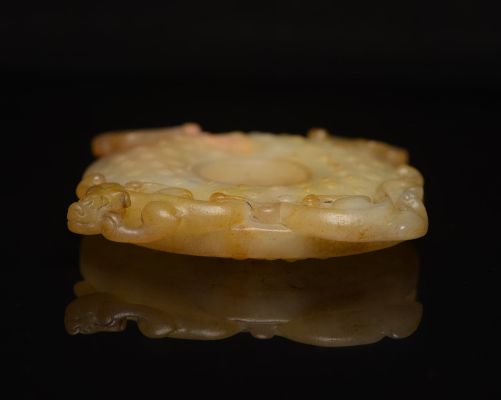 An Exquisite White Jade Dragon Pattern Pendant - 3
