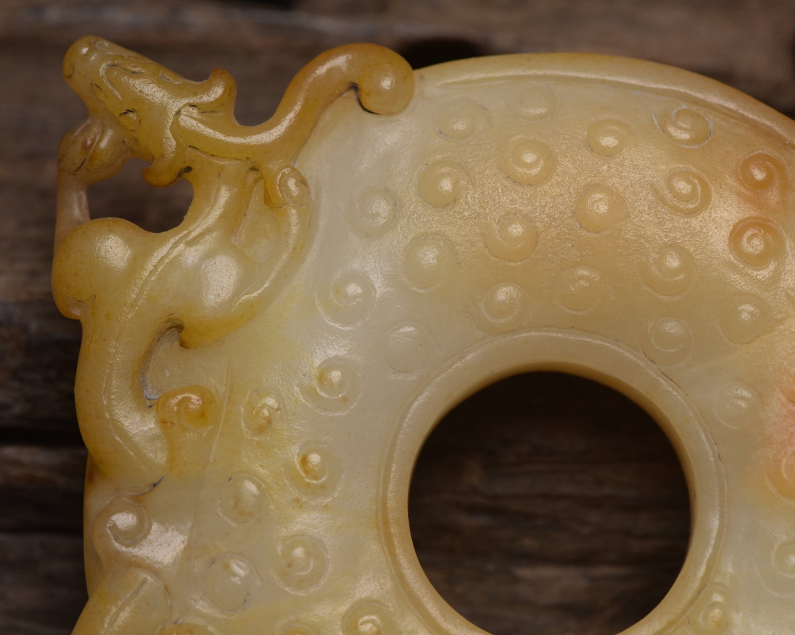 An Exquisite White Jade Dragon Pattern Pendant - 6