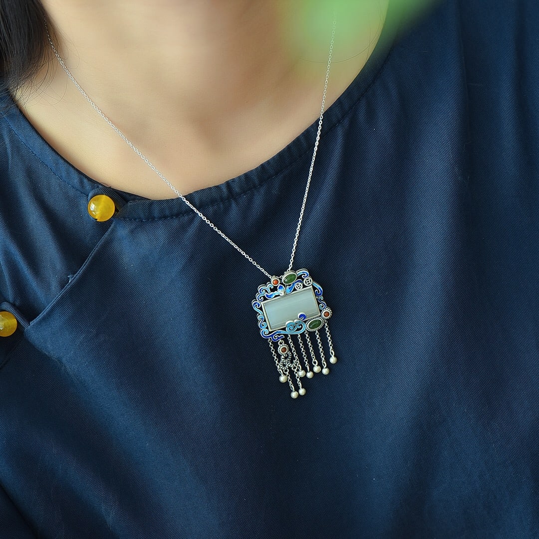 An Exquisite Sterling Silver Inlaid White Jade Enamel Necklace: An Exquisite Sterling Silver Inlaid White Jade Enamel Necklace,Size:0.4inx0.7in 纯银镶白玉珐琅项链