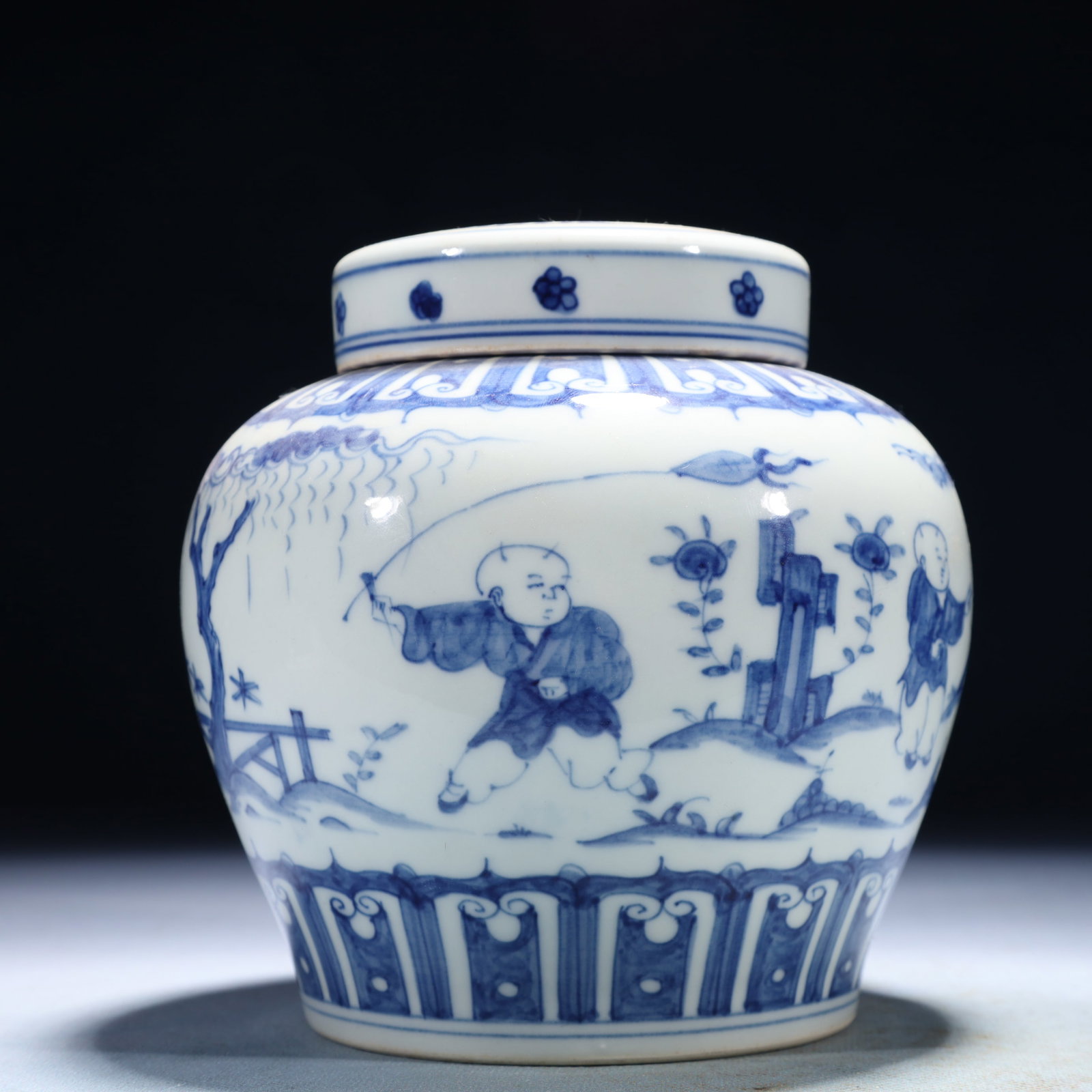 An Exquisite Blue and White Character and Story Pattern Jar with Cover: An Exquisite Blue and White Character and Story Pattern Jar with Cover,Ming Dynasty,China,Size:5.5inx5.9in,Weight:700g 青花人物故事纹盖罐,中