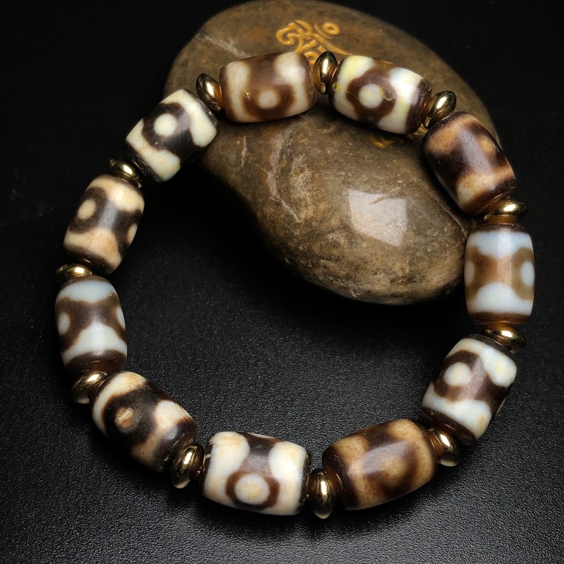 An Exquisite Dzi Bead Bracelet - 2