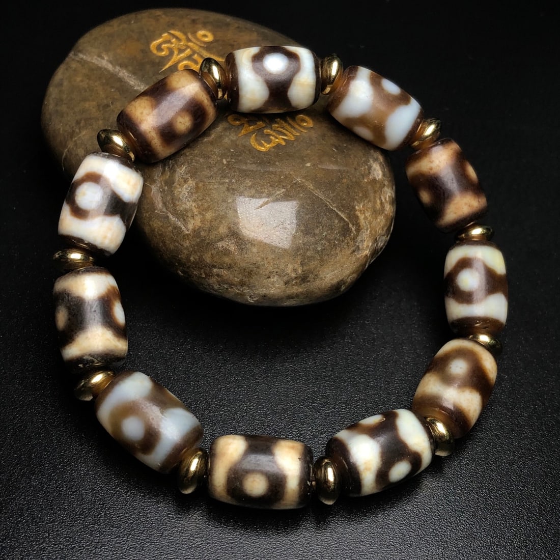 An Exquisite Dzi Bead Bracelet - 3