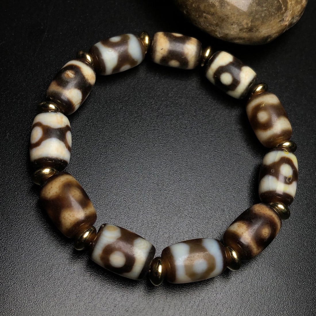 An Exquisite Dzi Bead Bracelet - 4