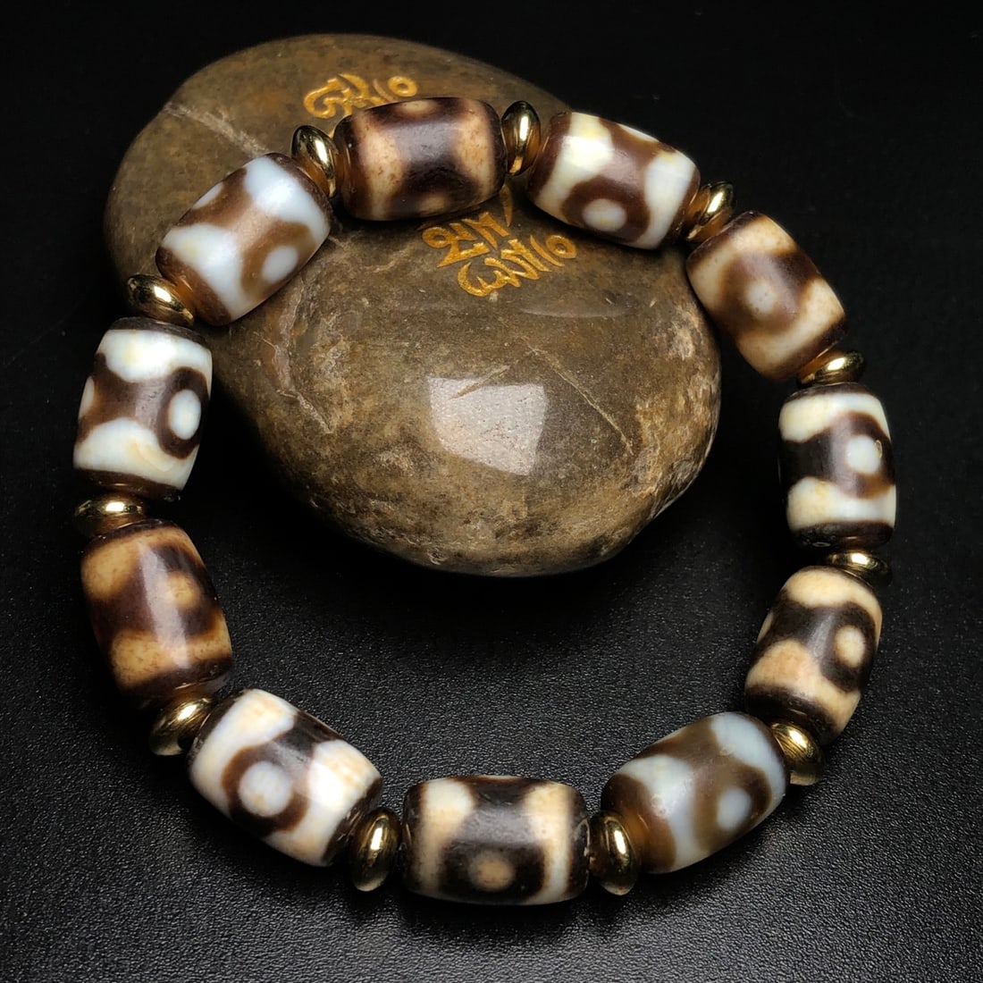 An Exquisite Dzi Bead Bracelet - 5