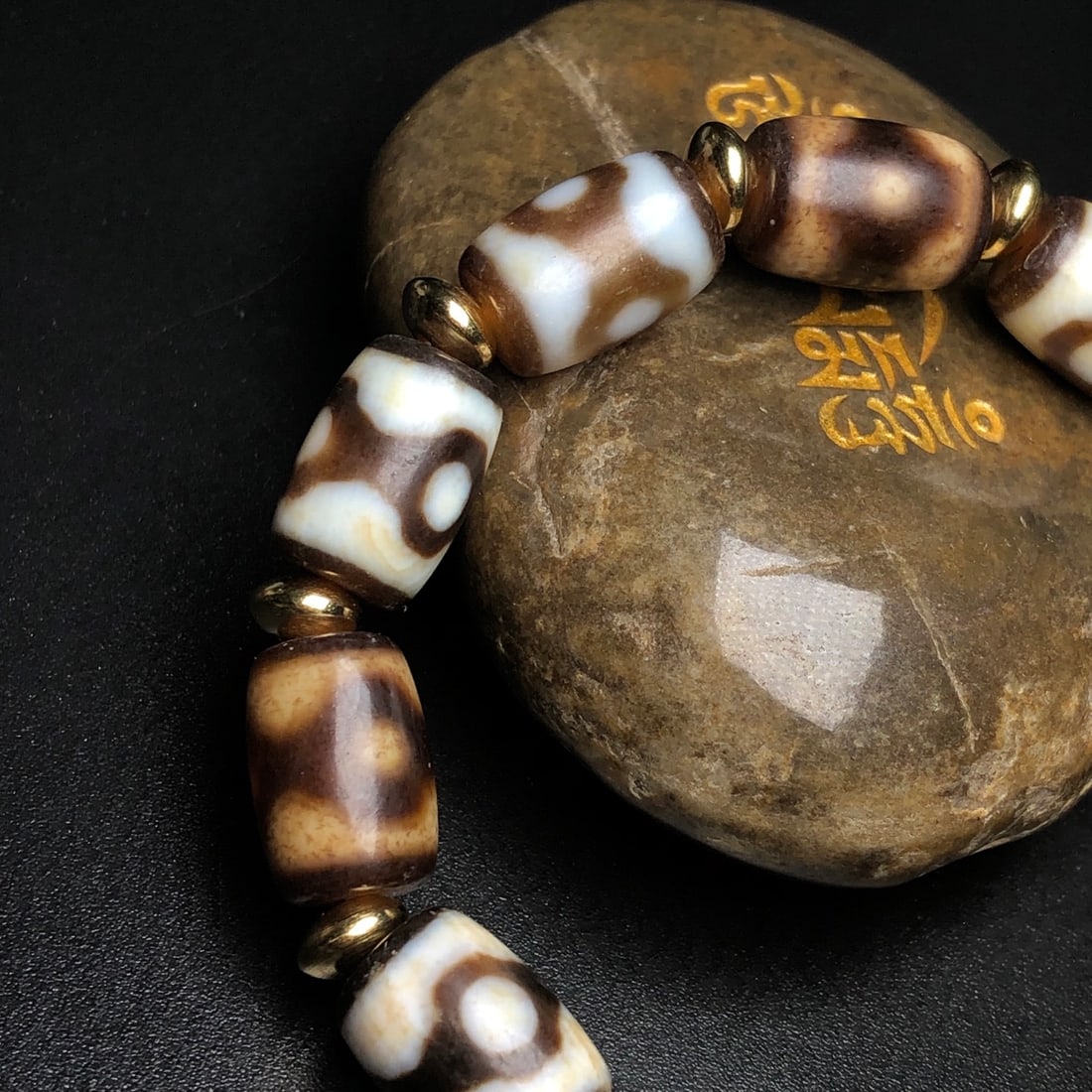 An Exquisite Dzi Bead Bracelet - 7