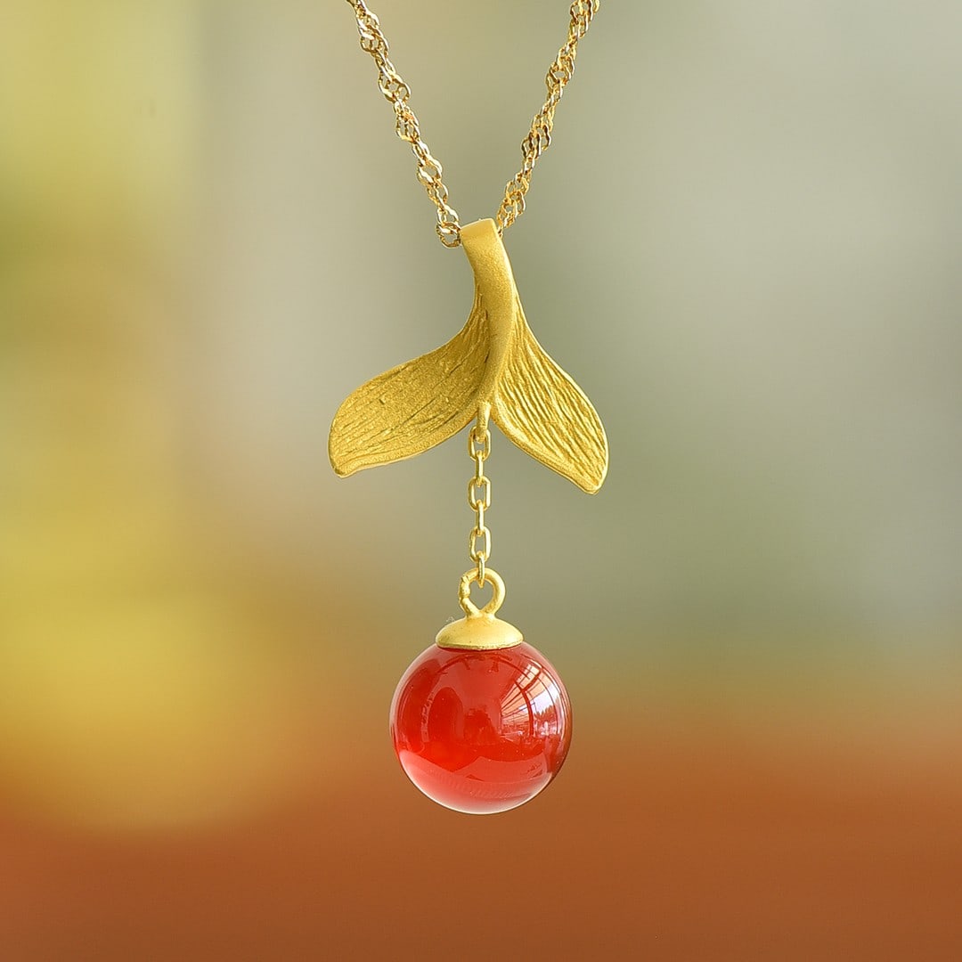An Exquisite Sterling Silver-Gold Plated Inlaid Agate Pendant: An Exquisite Sterling Silver-Gold Plated Inlaid Agate Pendant, 纯银镀金镶玛瑙吊坠