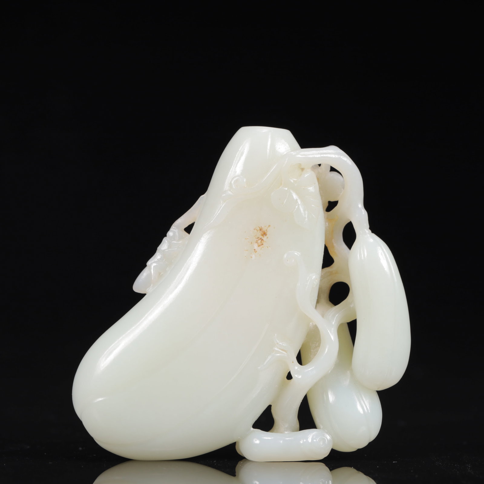 An Exquisite White Jade Melon-Shaped Snuff Bottle: An Exquisite White Jade Melon-Shaped Snuff Bottle,Qing Dynasty, China,Size:2.6inx0.8inx3.3in,Weight:101g 白玉瓜形鼻烟壶,中国清代