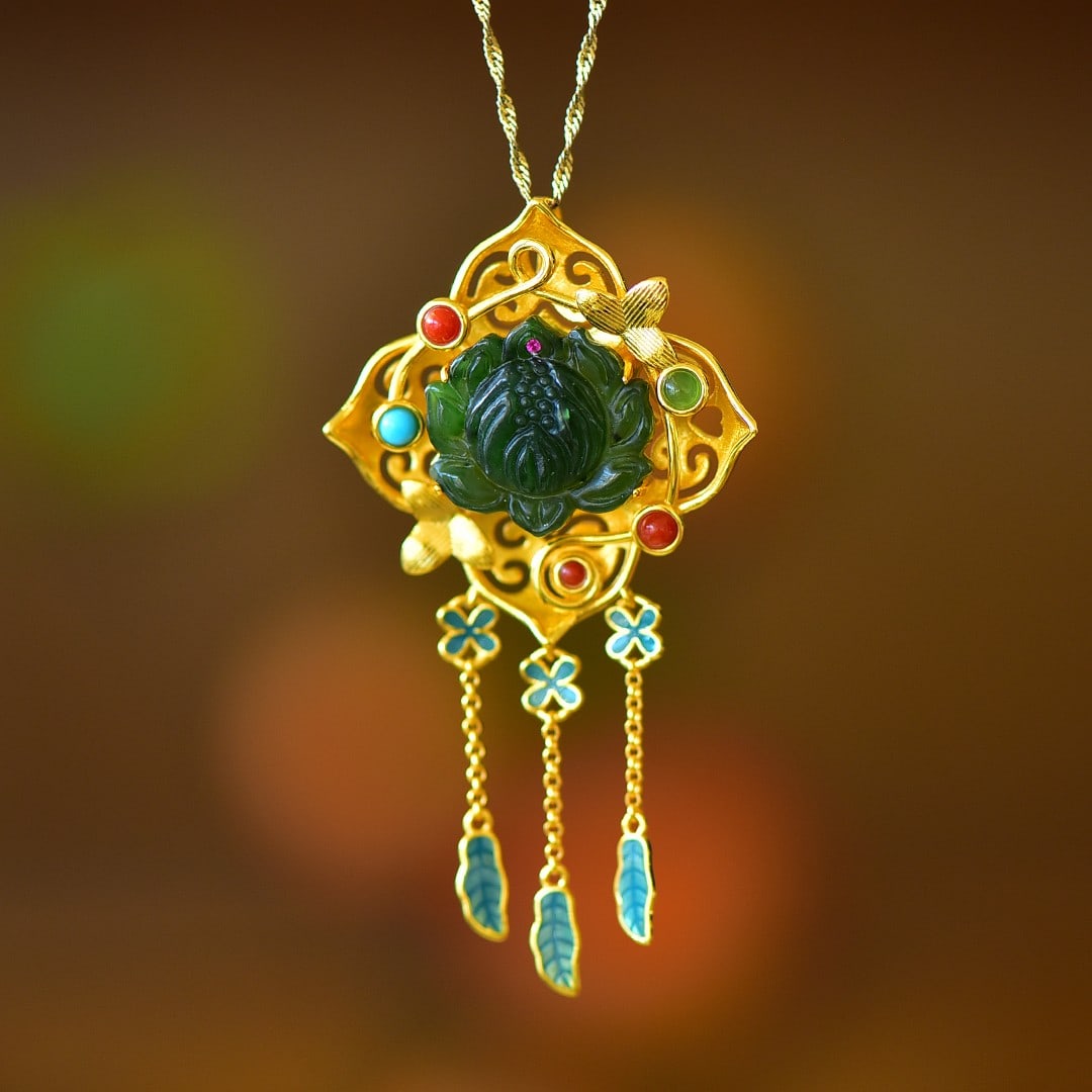 An Exquisite Sterling Silver-Gold Plated Inlaid Jasper Pendant: An Exquisite Sterling Silver-Gold Plated Inlaid Jasper Pendant,Size:0.8inx0.8in 纯银镀金镶碧玉吊坠