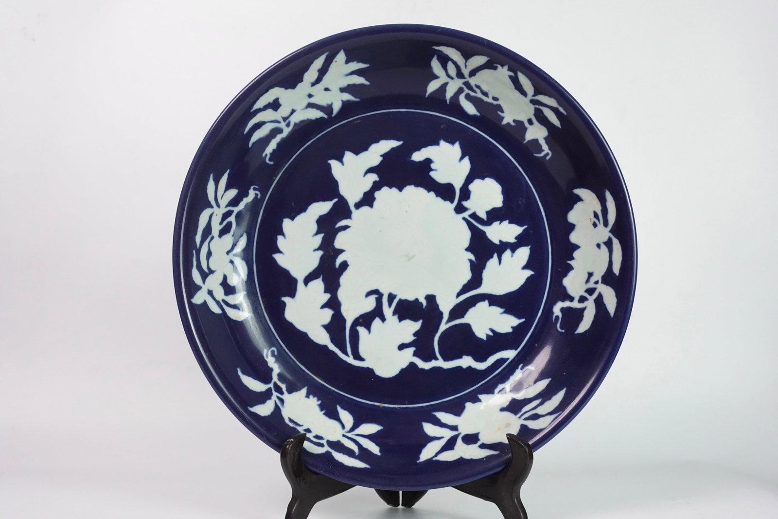 A Huge Ji Blue Glazed Flower Pattern Plate (1 of 9)