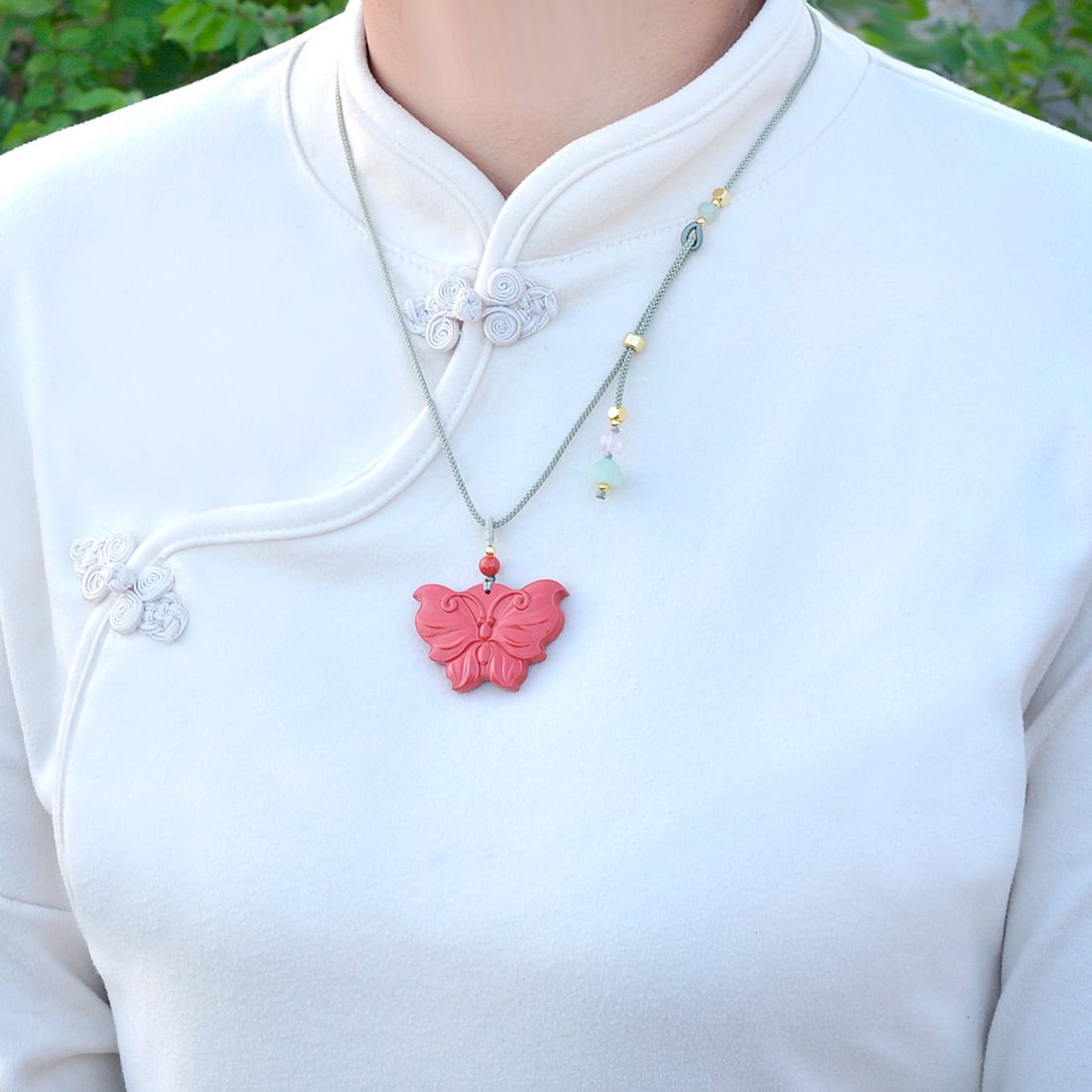 An Exquisite Cinnabar Butterfly Pendant: An Exquisite Cinnabar Butterfly Pendant,Size:1.2inx1.7in,Weight:29.1g 朱砂蝴蝶挂件