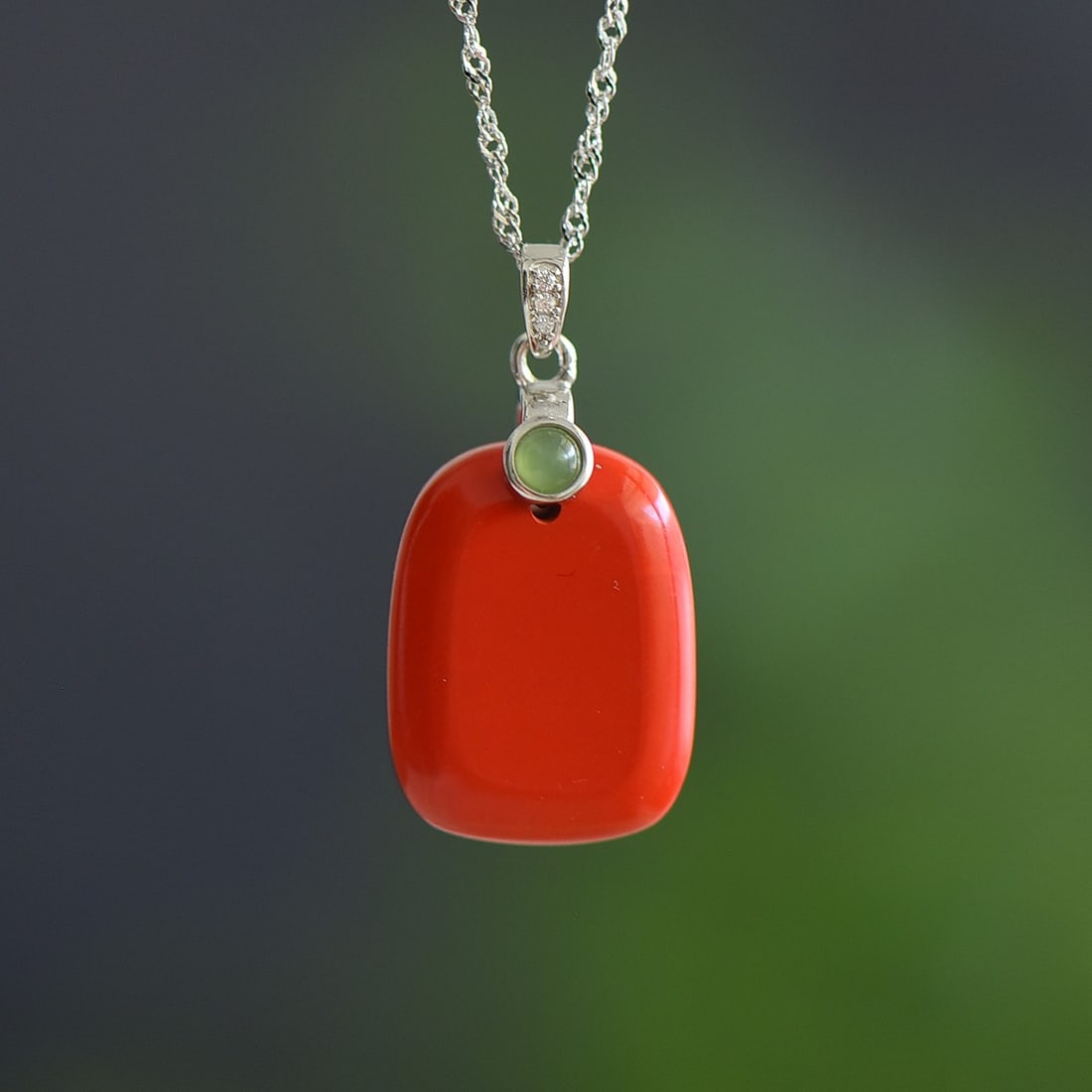 An Exquisite Sterling Silver-Gold Plated Inlaid Cinnabar Pendant: An Exquisite Sterling Silver-Gold Plated Inlaid Cinnabar Pendant,Size:0.6inx0.8in 纯银镀金镶朱砂吊坠