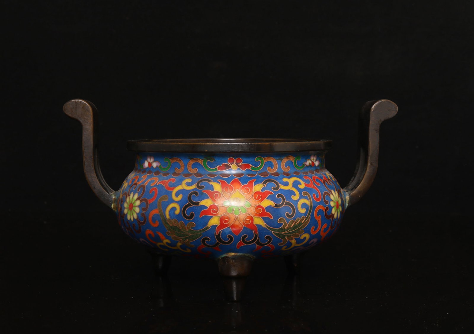 An Exquisite Cloisonne Lotus Pattern Double-Ears and Tripod Censer: An Exquisite Cloisonne Lotus Pattern Double-Ears and Tripod Censer,Qing Dynasty,China,Qianlong Four-Character Mark,Size:5.1inx9.3in,Weight:1742g 景泰蓝缠枝莲纹