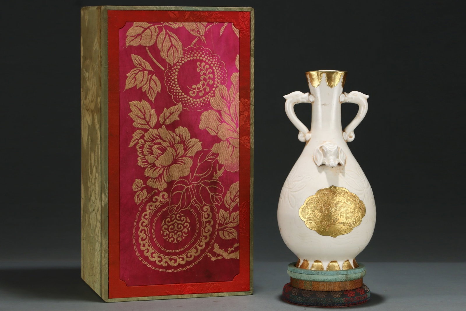 An Exquisite Ding yao White Glazed Inlaid Gold Flower Pattern Beast-Ears Vase: An Exquisite Ding yao White Glazed Inlaid Gold Flower Pattern Beast-Ears Vase,Size:11.3inx5.7in,Song Dynasty,China