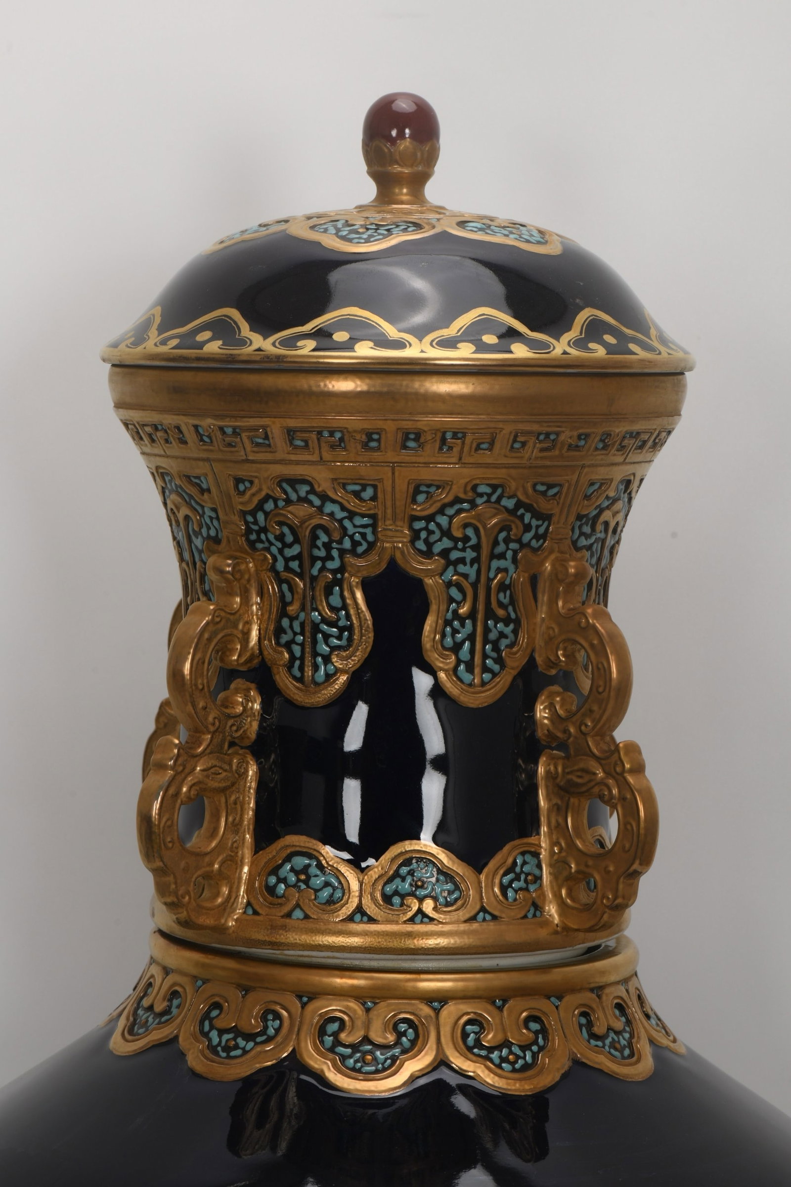A Rare Ji Blue Glazed Painted Gold Landscape Pattern Bottle - 6