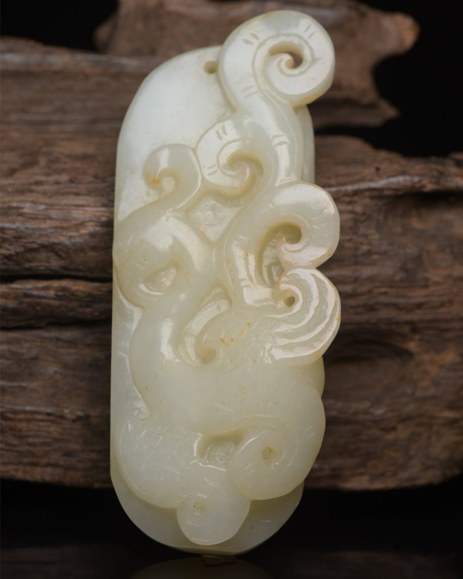 An Exquisite White Jade Phoenix Pattern Pendant: An Exquisite White Jade Phoenix Pattern Pendant,Qing Dynasty,China,Size:3.5inx1.4inx0.7in,Weight:89g 白玉凤纹佩,中国清代