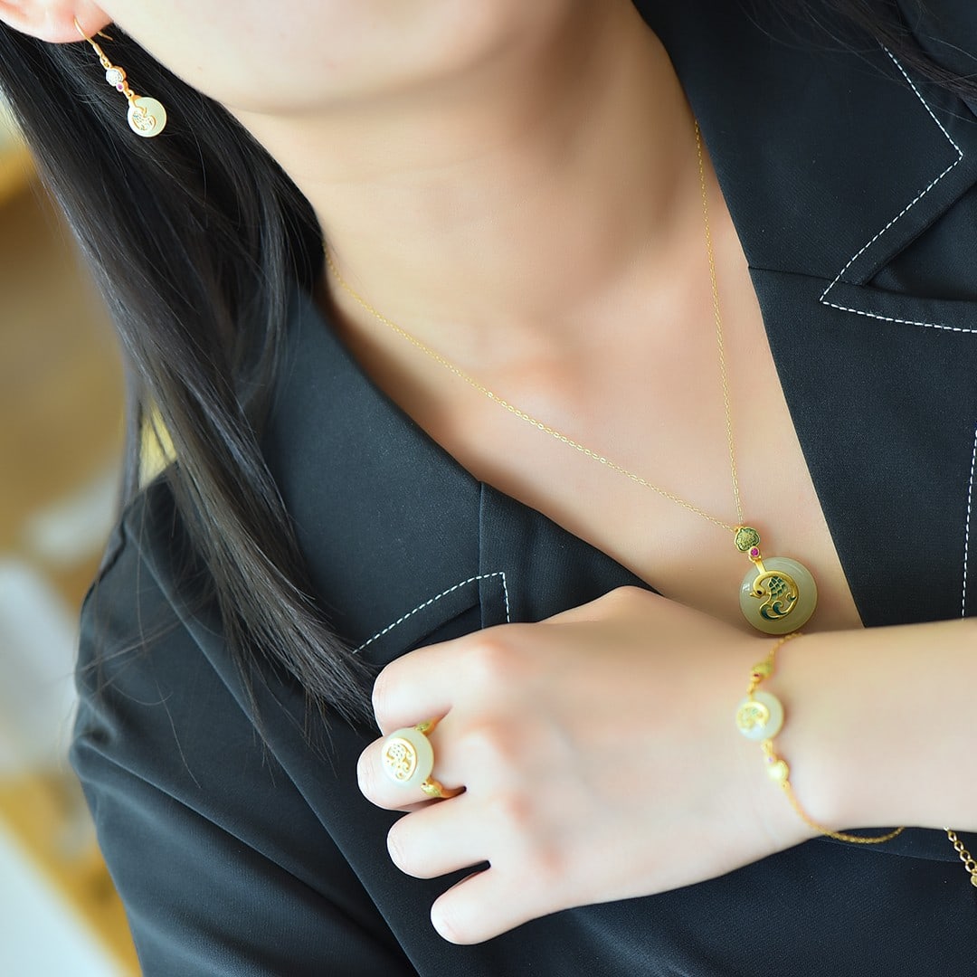 A Set of Fine Sterling Silver-Gold Plated Inlaid White Jade Jewelrys: A Set of Fine Sterling Silver-Gold Plated Inlaid White Jade Jewelrys 一套纯银镀金镶白玉首饰