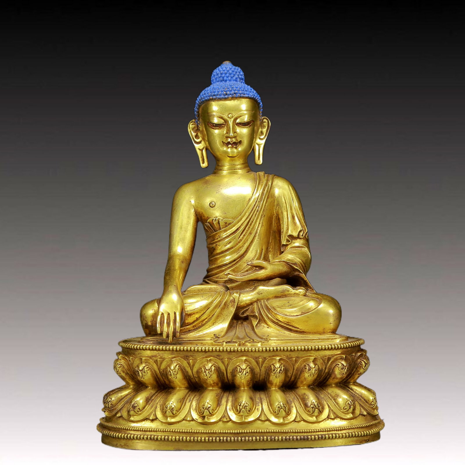 A Solemn Gilt Bronze Statue of Sakyamuni: A Solemn Gilt Bronze Statue of Sakyamuni,Song Dynasty, China,Size:5.9inx3.9inx7.9in,Weight:2105g 铜鎏金释迦摩尼像，宋代