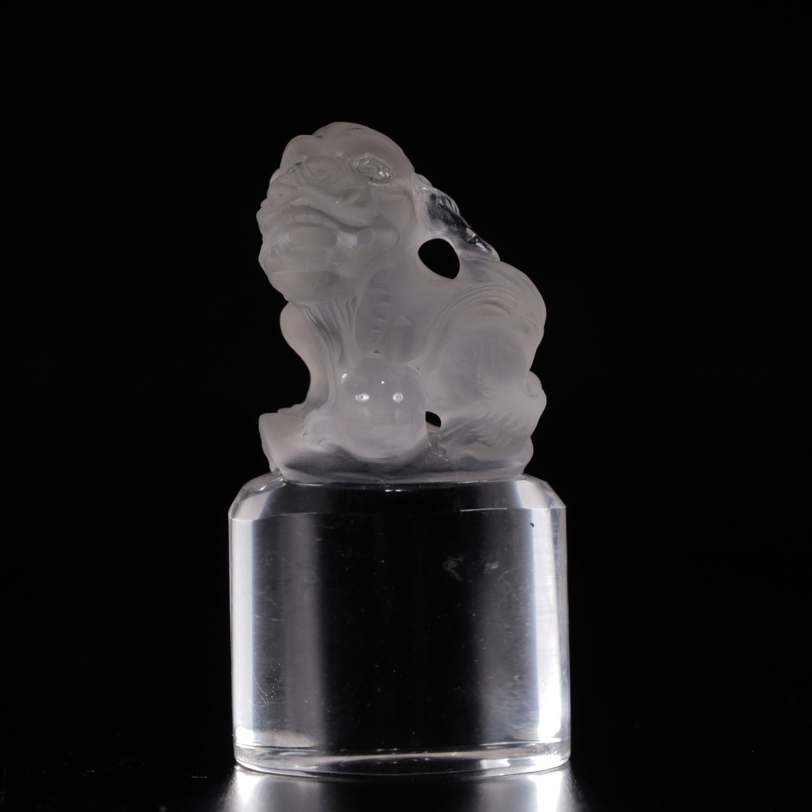An Exquisite Crystal Lion Sea: An Exquisite Crystal Lion Sea,Size:1.2inx0.8inx2.4in,Weight:56g 水晶狮印章