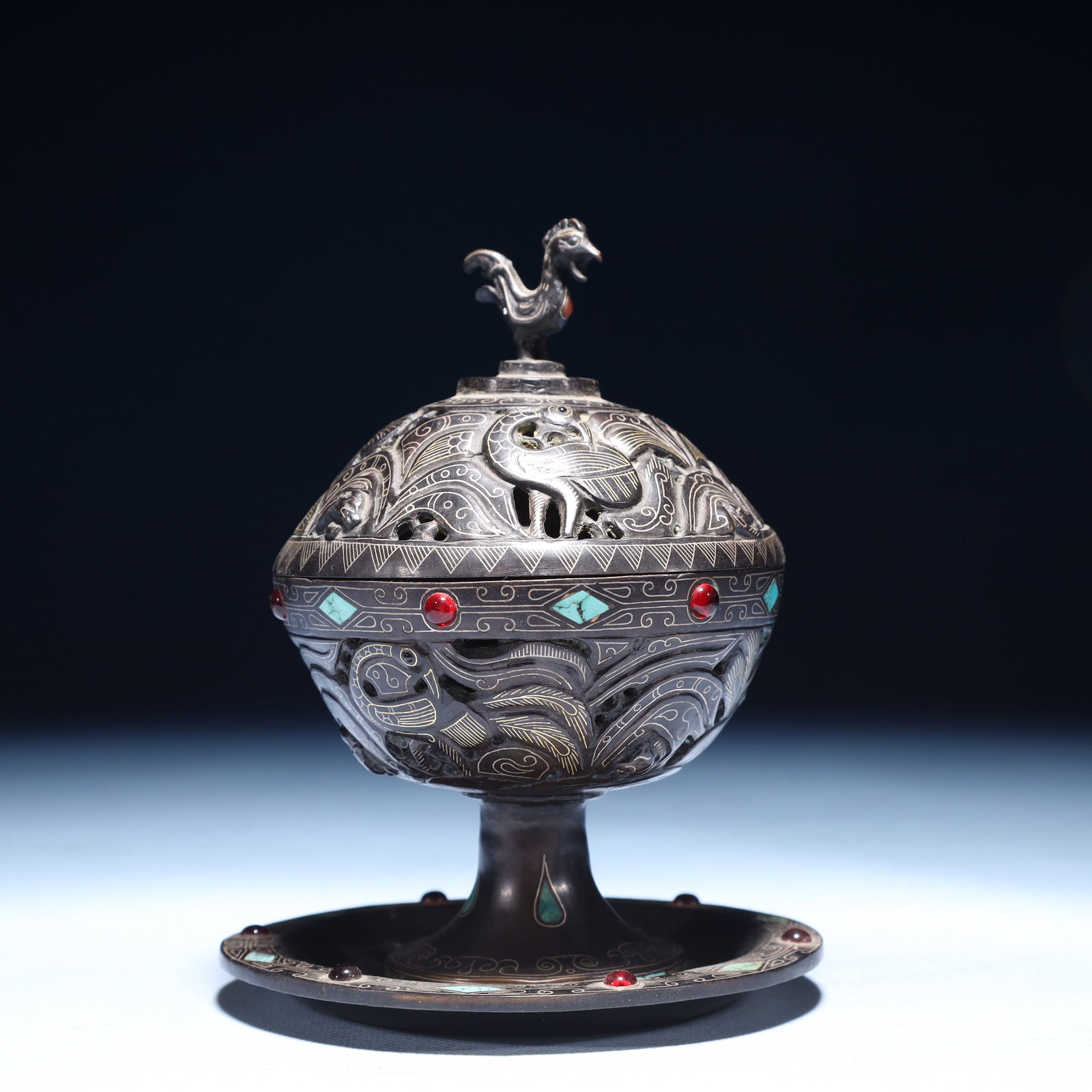 An Exquisite Inlaid Gold and Silver Phoenix Pattern Censer: An Exquisite Inlaid Gold and Silver Phoenix Pattern Censer,Qing Dynasty,China,Size:4.3inx5.5inx4.3in,Weight:950g 错金银凤纹香炉,中国清ߣ