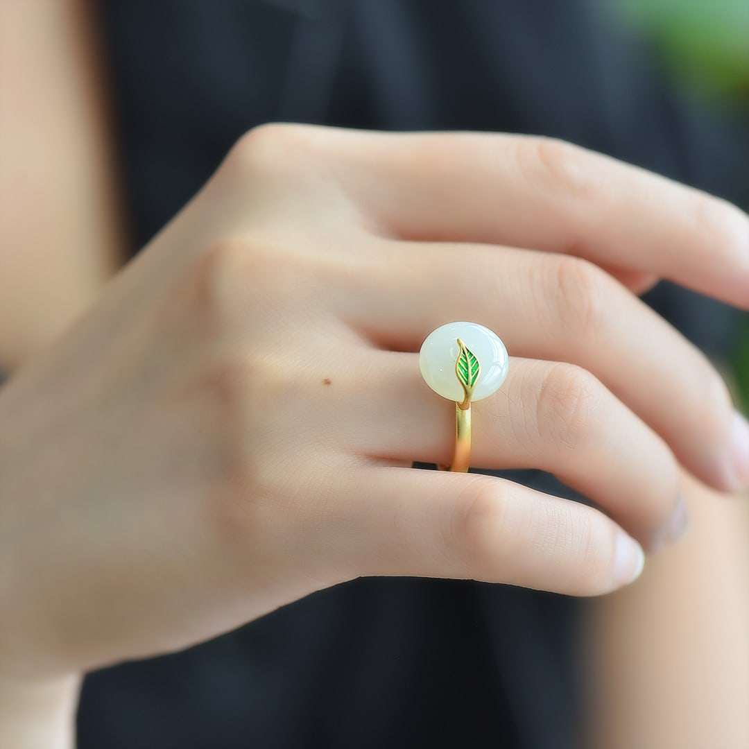An Exquisite Sterling Silver-Gold Plated Inlaid White Jade Ring: An Exquisite Sterling Silver-Gold Plated Inlaid White Jade Ring 纯银镀金镶白玉戒指