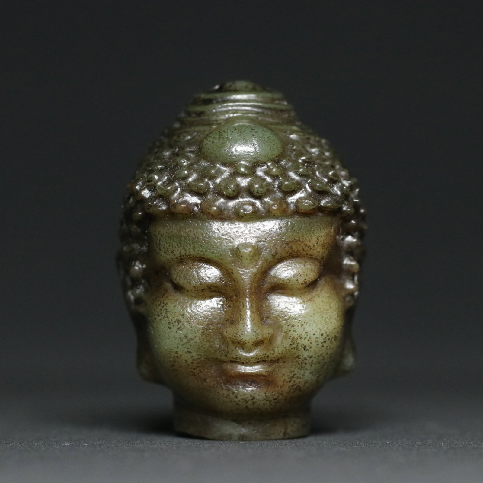 An Exquisite White Jade Statue of Buddha Head Ornament: An Exquisite White Jade Statue of Buddha Head Ornament,Qing Dynasty,China,Size:2.5inx2inx1.8in,Weight:189g 白玉佛头像摆件,中国清代