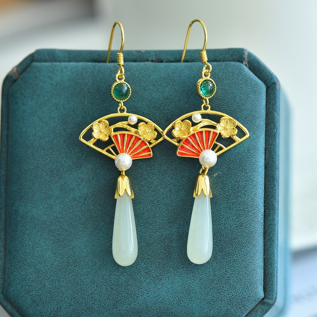A Pair of Exquisite Sterling Silver-Gold Plated Inlaid White Jade Enamel Earrings: A Pair of Exquisite Sterling Silver-Gold Plated Inlaid White Jade Enamel Earrings,Size:0.2inx0.8in 一对纯银镀金镶白玉珐琅耳Ĩ