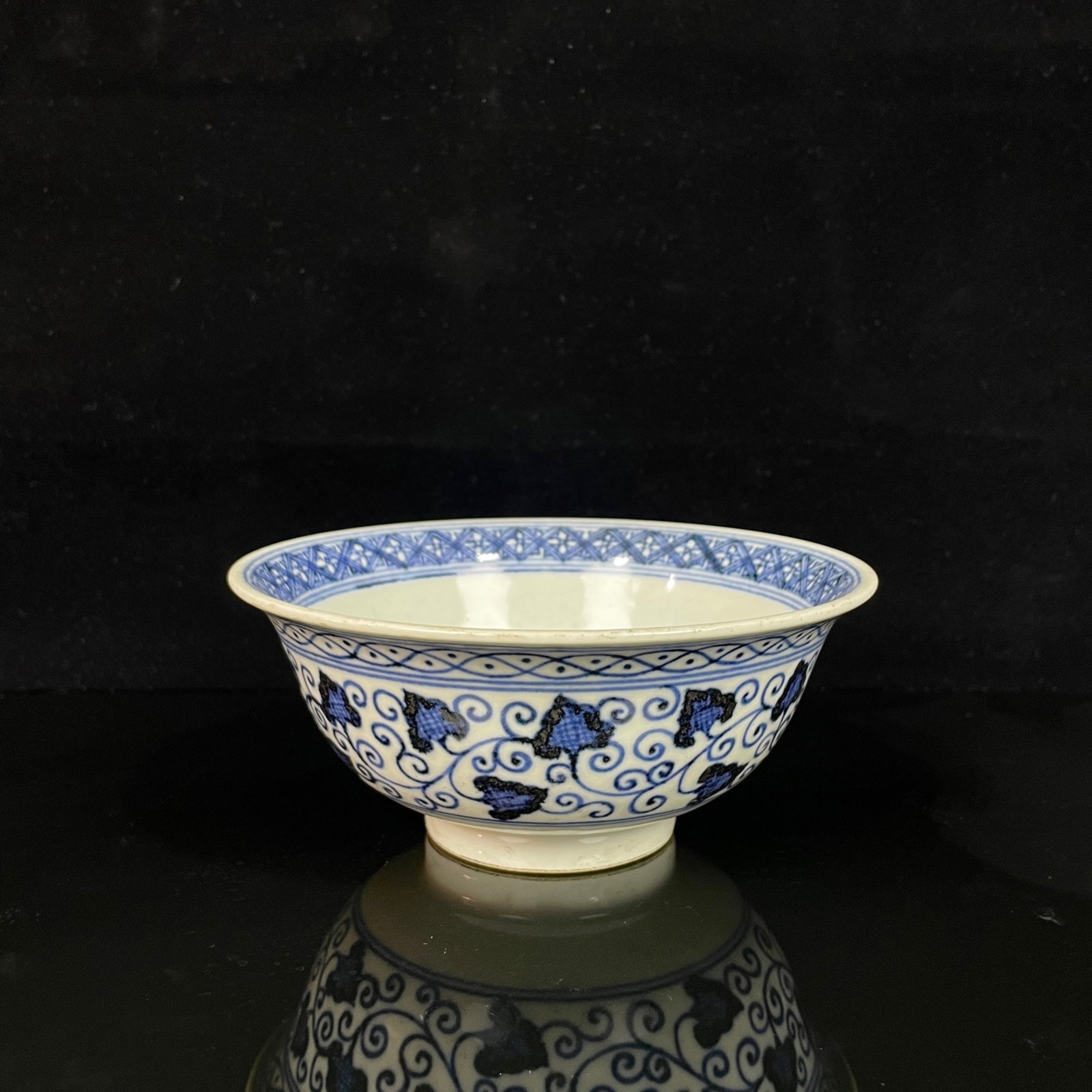 An Exquisite Blue and White Flower Pattern Bowl: An Exquisite Blue and White Flower Pattern Bowl,Ming Dynasty,China,Size:2.6inx5.9in 青花花卉纹碗,中国明代