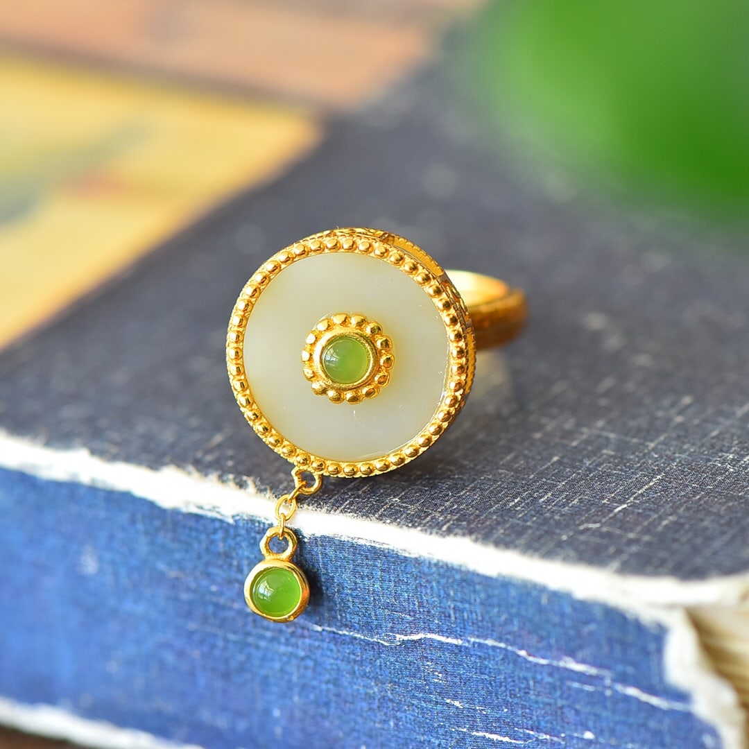An Exquisite Sterling Silver-Gold Plated Inlaid White Jade Ring,Inlaid Jasper: An Exquisite Sterling Silver-Gold Plated Inlaid White Jade Ring,Inlaid Jasper,Size:0.6inx0.6in 纯银镀金镶白玉戒指,嵌碧玉