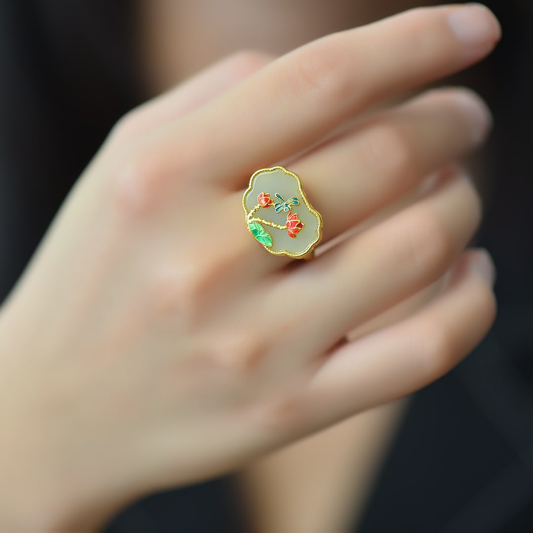 An Exquisite Sterling Silver-Gold Plated Inlaid White Jade Enamel Ring: An Exquisite Sterling Silver-Gold Plated Inlaid White Jade Enamel Ring,Size:0.5inx0.7in 纯银镀金镶白玉珐琅戒指