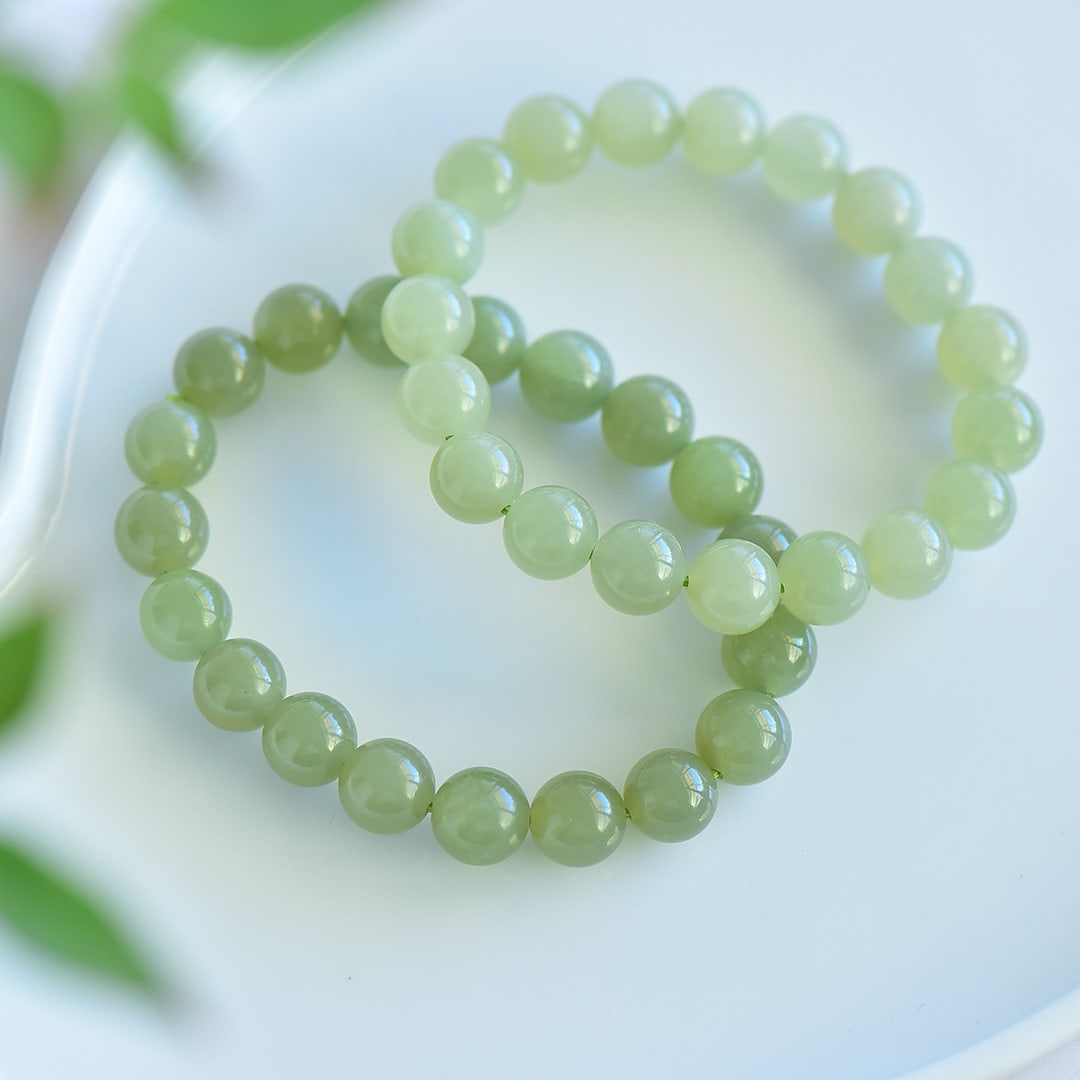 An Exquisite Greenish Jade Bracelets: An Exquisite Greenish Jade Bracelets,Size:0.4inx0.4in 青玉手链