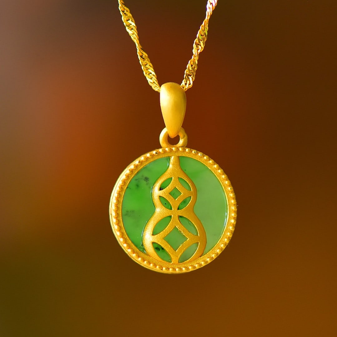 An Exquisite Sterling Silver-Gold Plated Inlaid Jasper Pendant: An Exquisite Sterling Silver-Gold Plated Inlaid Jasper Pendant 纯银镀金镶碧玉吊坠