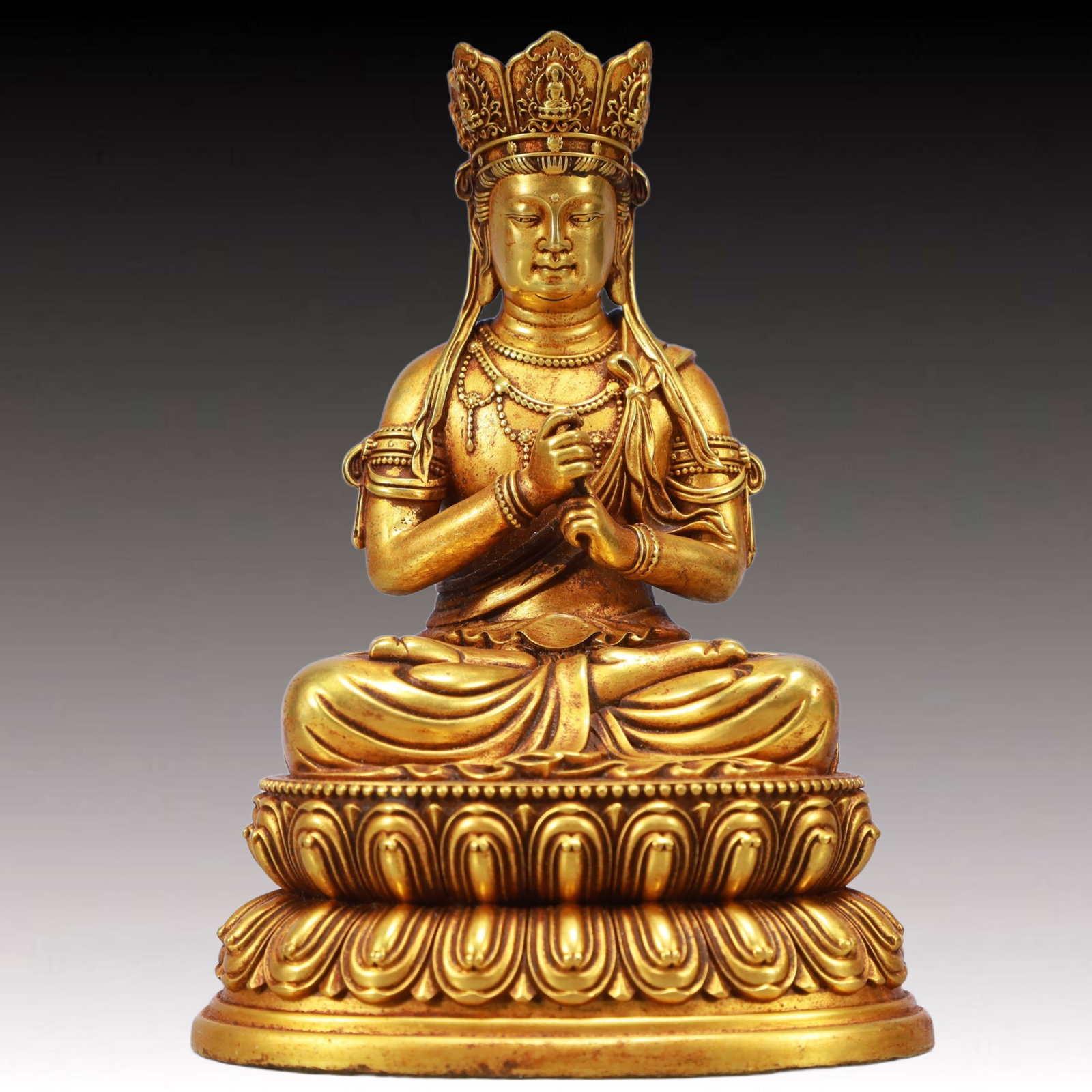 A Solemn Gilt Bronze Statue of Kshitigarbha Bodhisattva: A Solemn Gilt Bronze Statue of Kshitigarbha Bodhisattva,Ming Dynasty, China,Yongle Six-character Mark,Size:4.5inx3.7inx6.3in,Weight:2150g 铜鎏金地藏王像,È