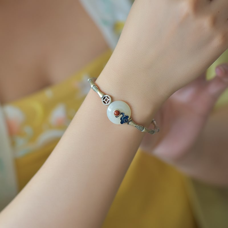 An Exquisite Sterling Silver Inlaid White Jade Enamel Bracelets: An Exquisite Sterling Silver Inlaid White Jade Enamel Bracelets,Size:0.6inx0.6in 纯银镶白玉珐琅手镯