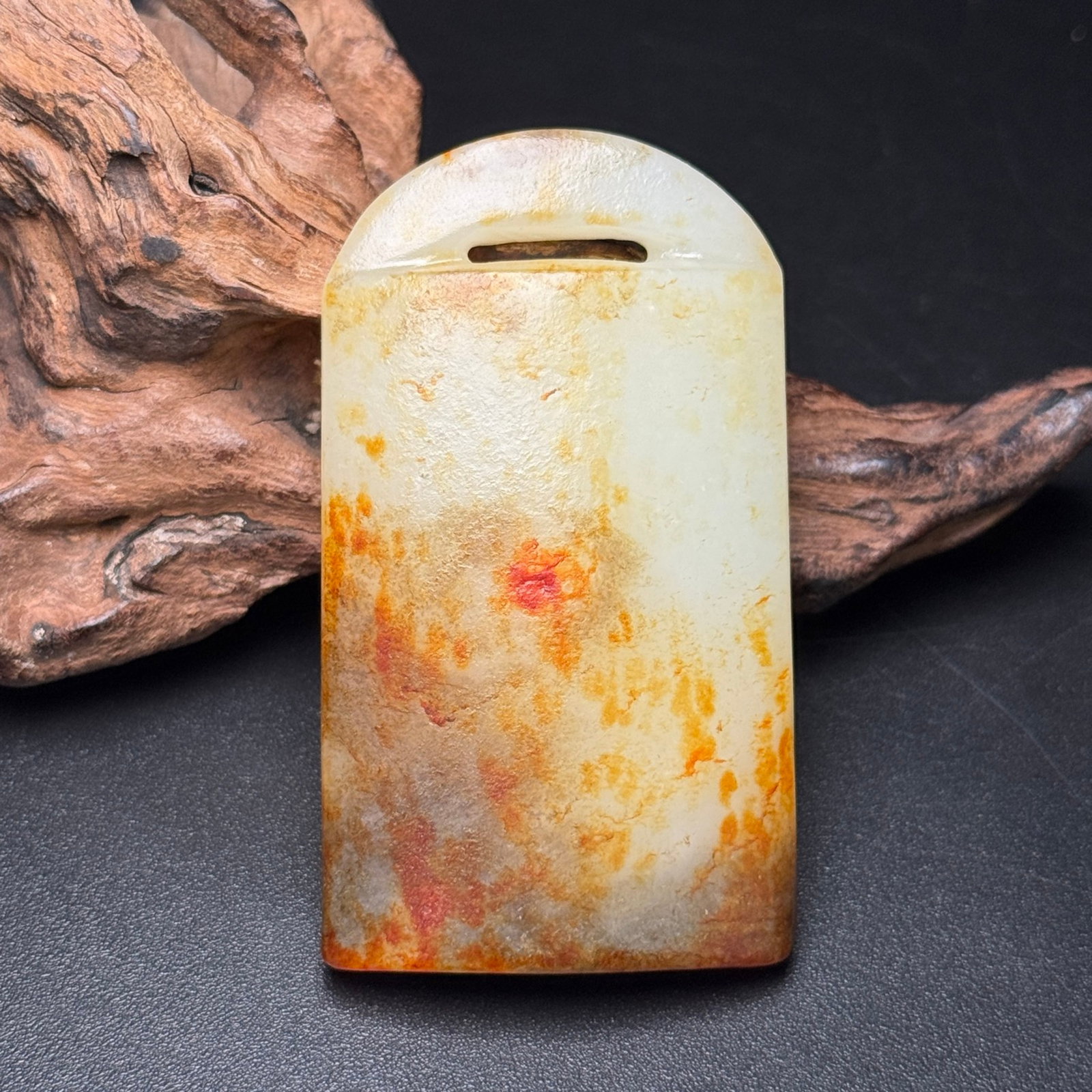 An Exquisite White Jade Pendant: An Exquisite White Jade Pendant,Qing Dynasty,China,Size:2.9inx1.7inx0.4in,Weight:74g 白玉牌,中国清代