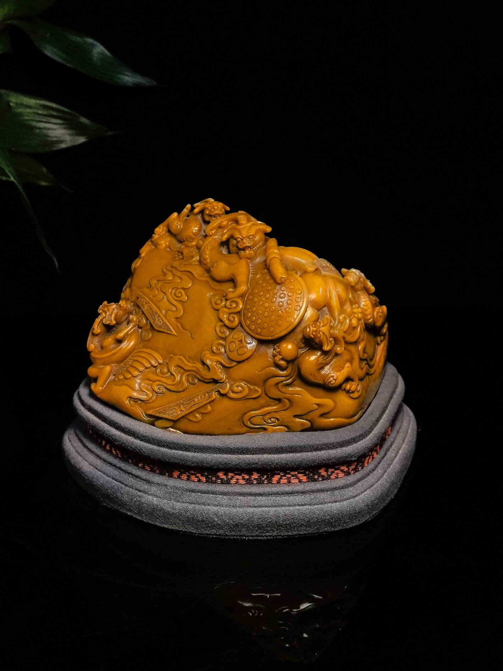 An Exquisite Shoushan Stone Chi-Dragon Pattern Seal (1 of 9)