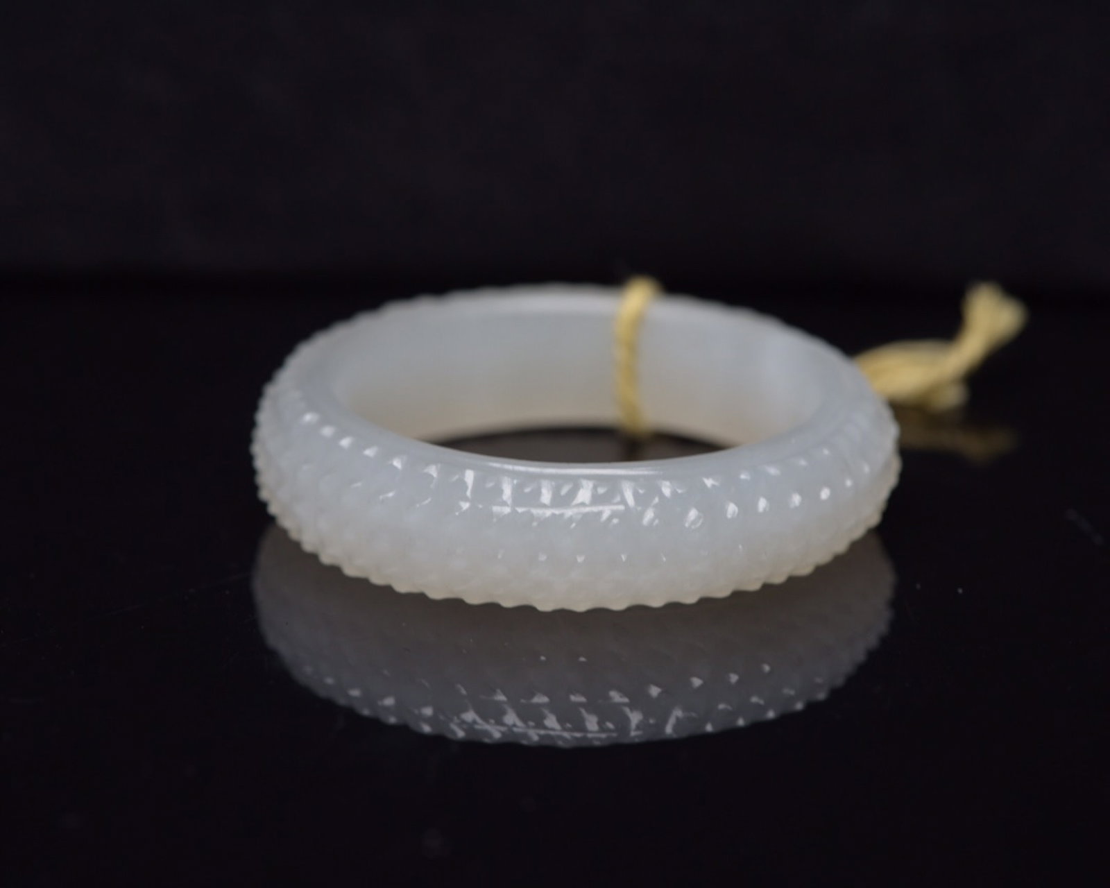 An Exquisite White Jade Ring - 3