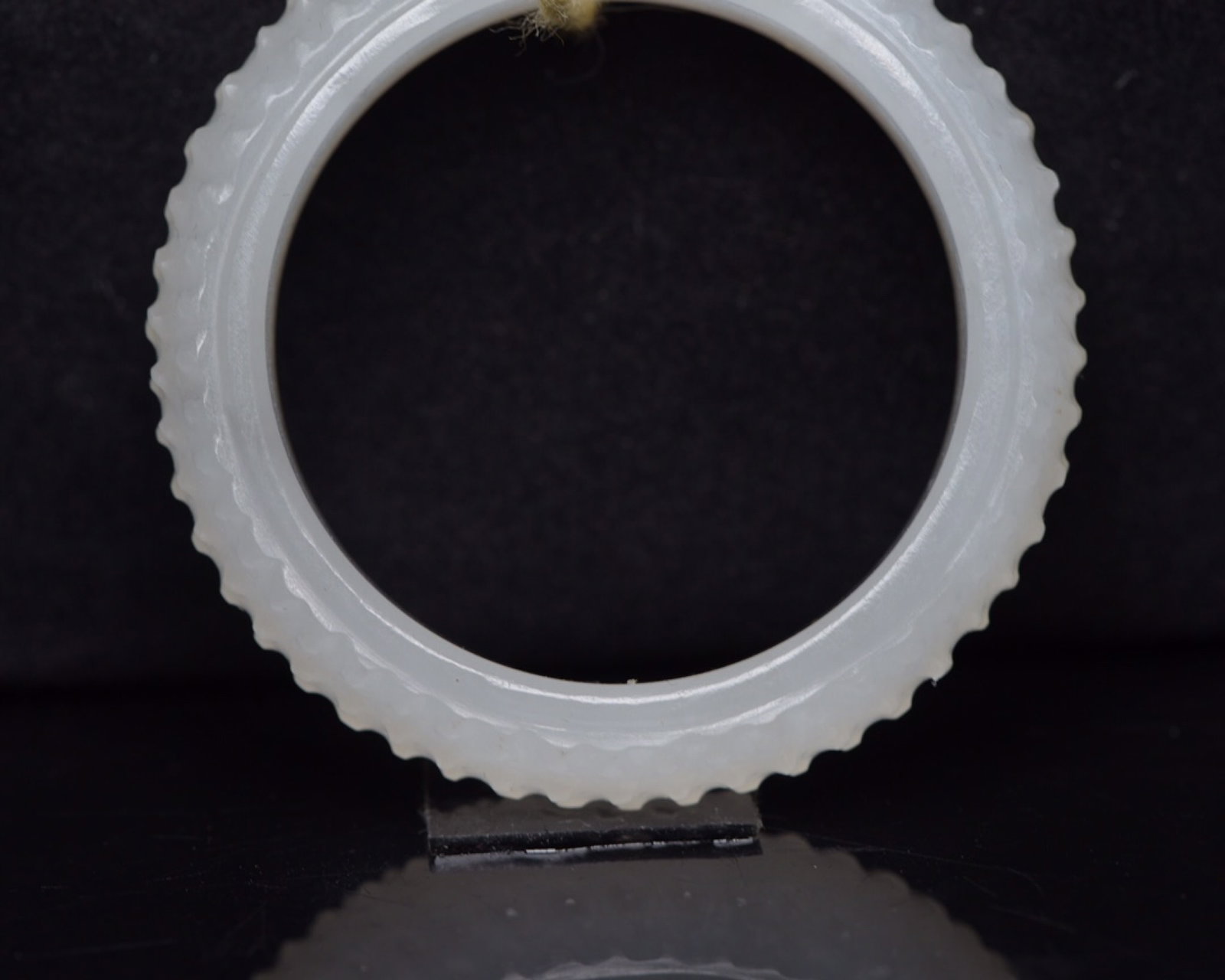 An Exquisite White Jade Ring - 7