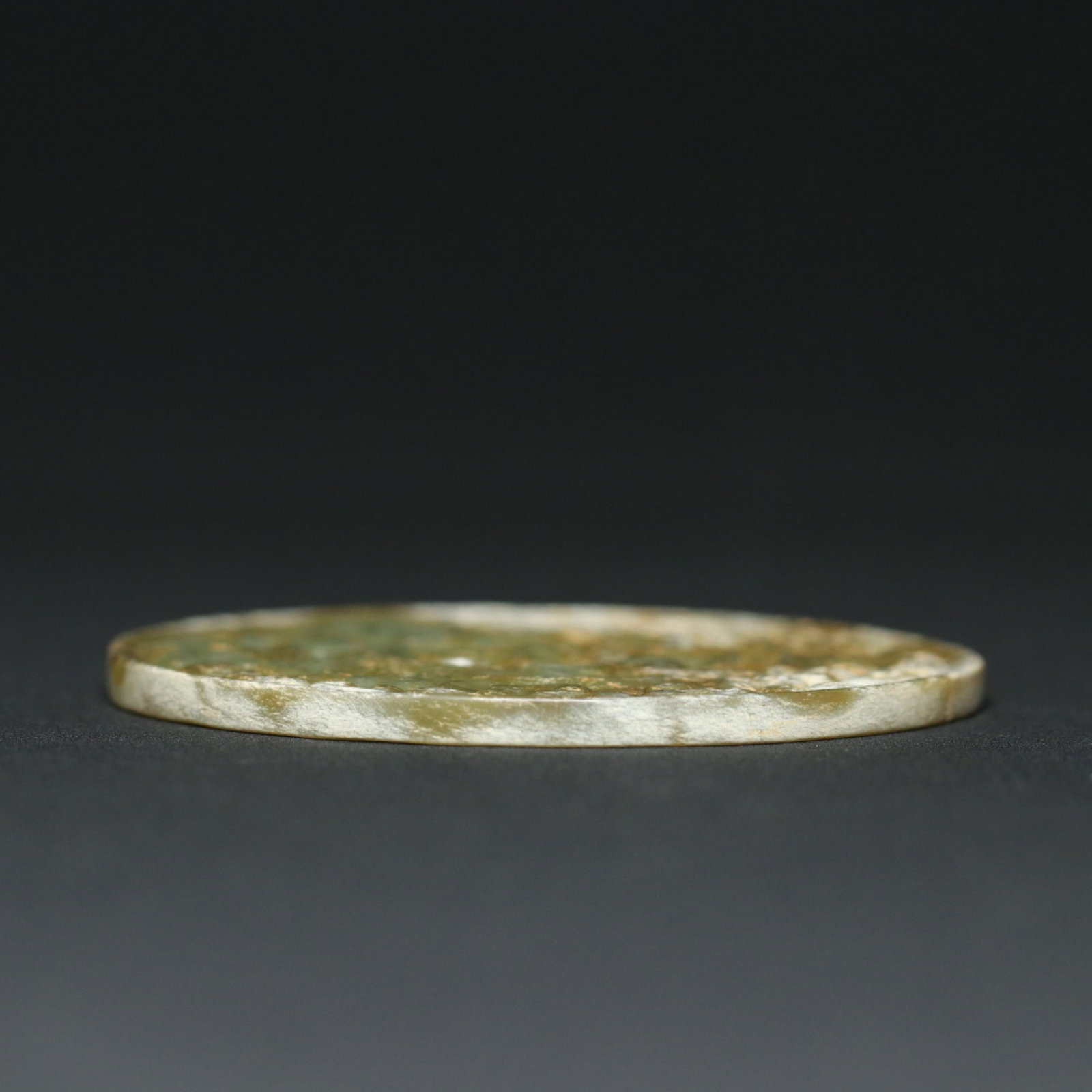 An Exquisite White Jade Dragon Pattern Pendant - 3