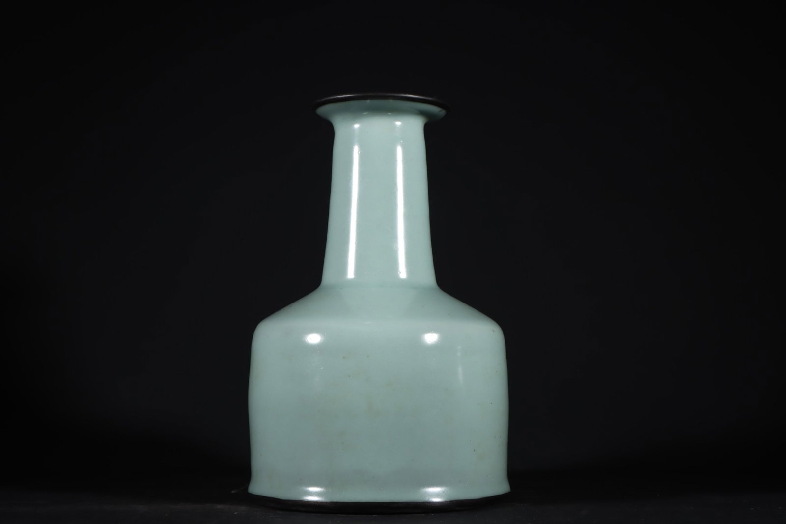 An Exquisite Guan yao Celadon Glazed Vase - 2