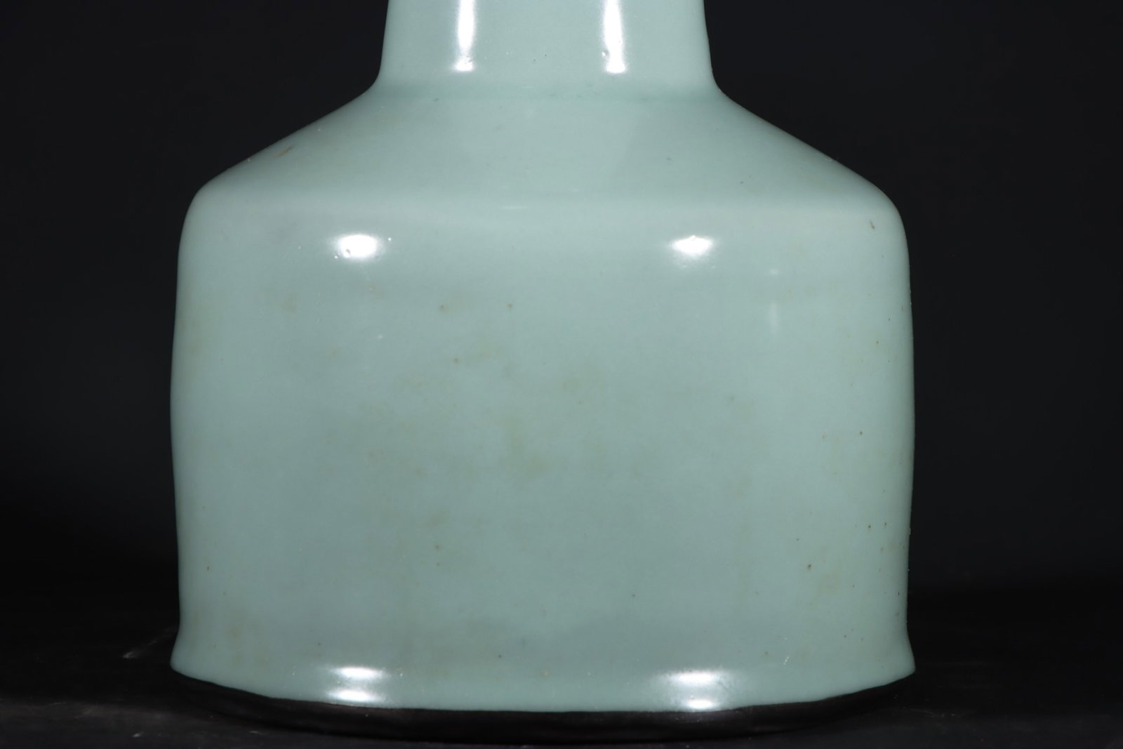 An Exquisite Guan yao Celadon Glazed Vase - 3