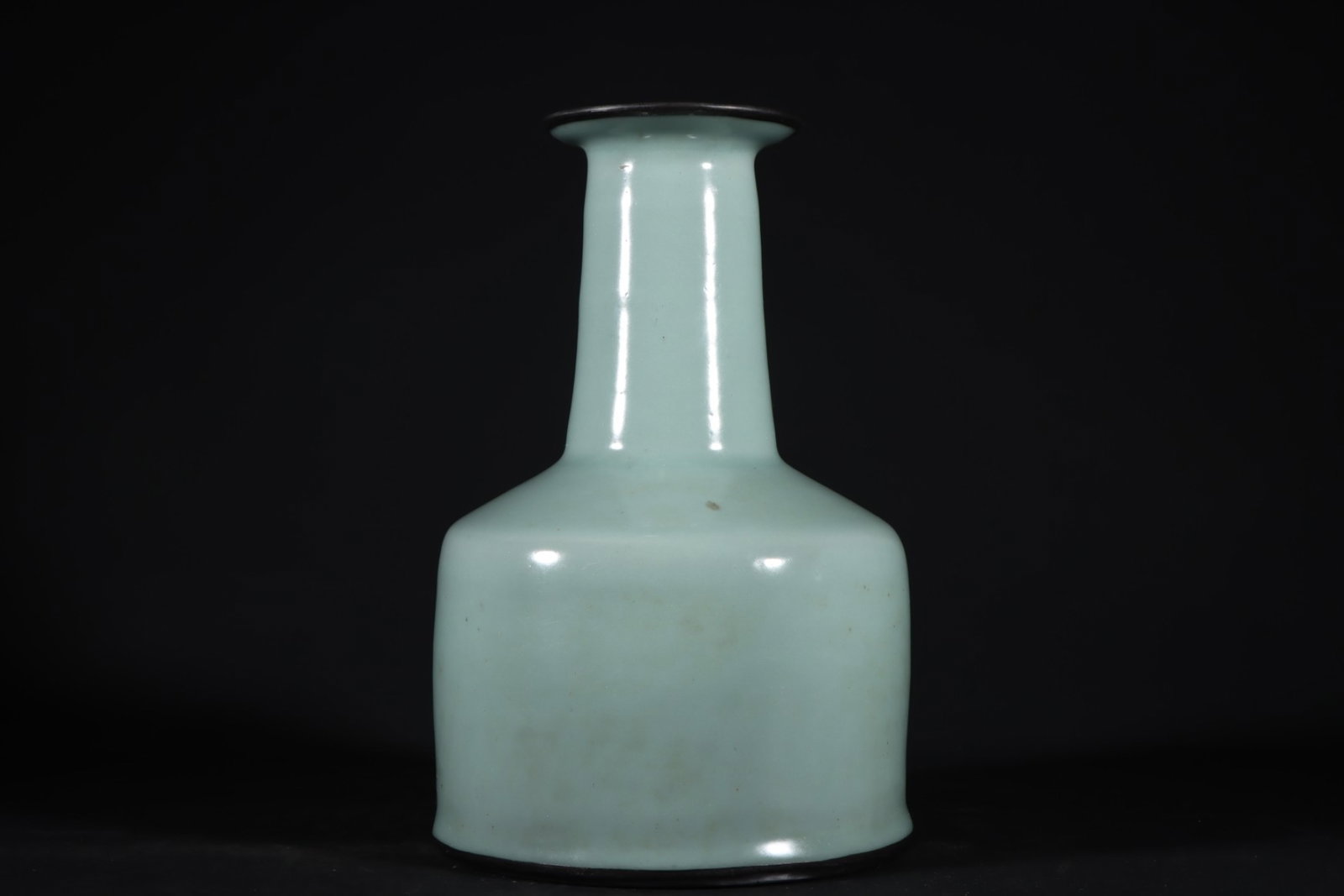 An Exquisite Guan yao Celadon Glazed Vase - 4