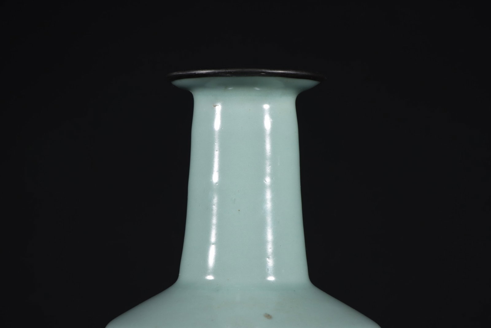 An Exquisite Guan yao Celadon Glazed Vase - 5