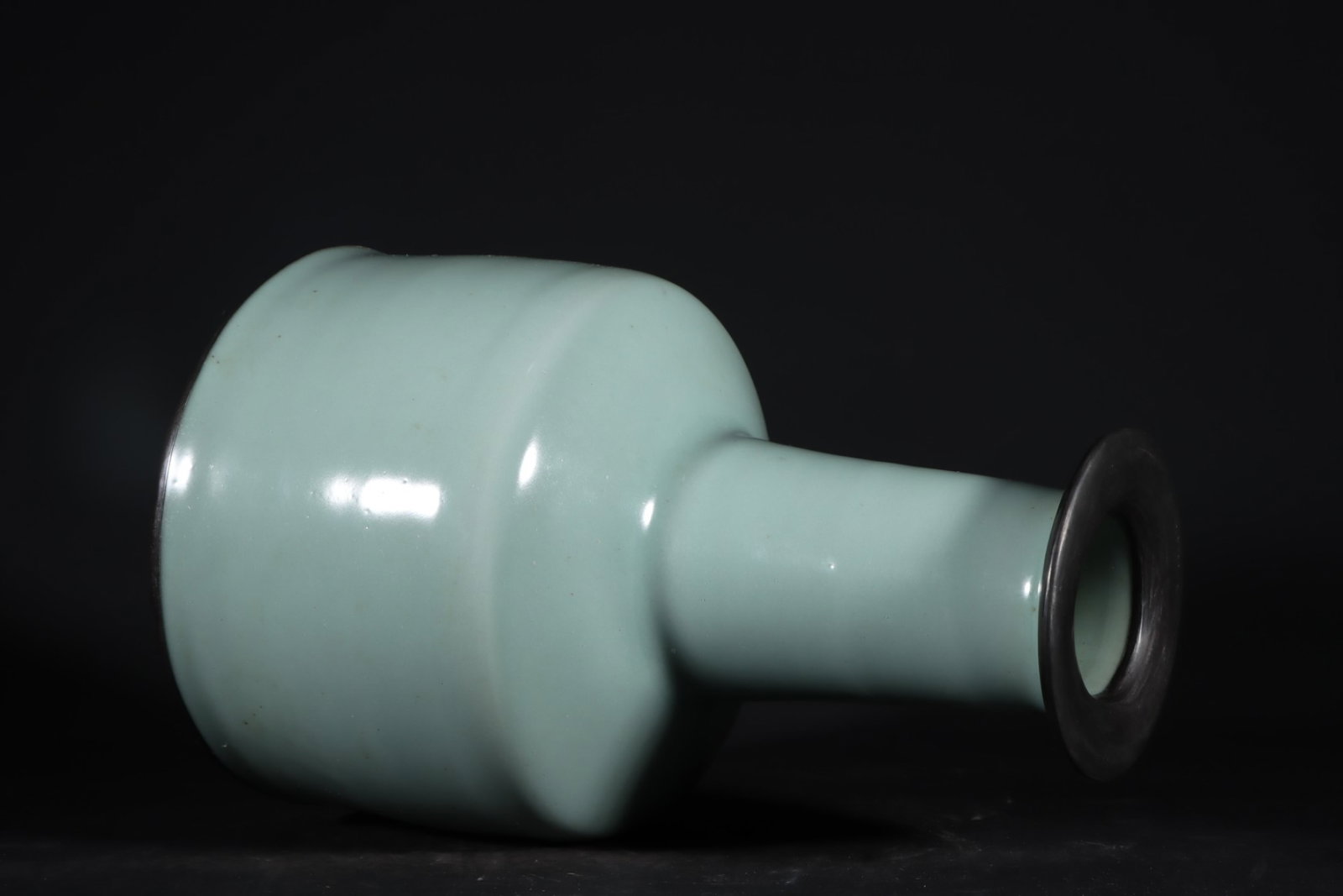 An Exquisite Guan yao Celadon Glazed Vase - 6