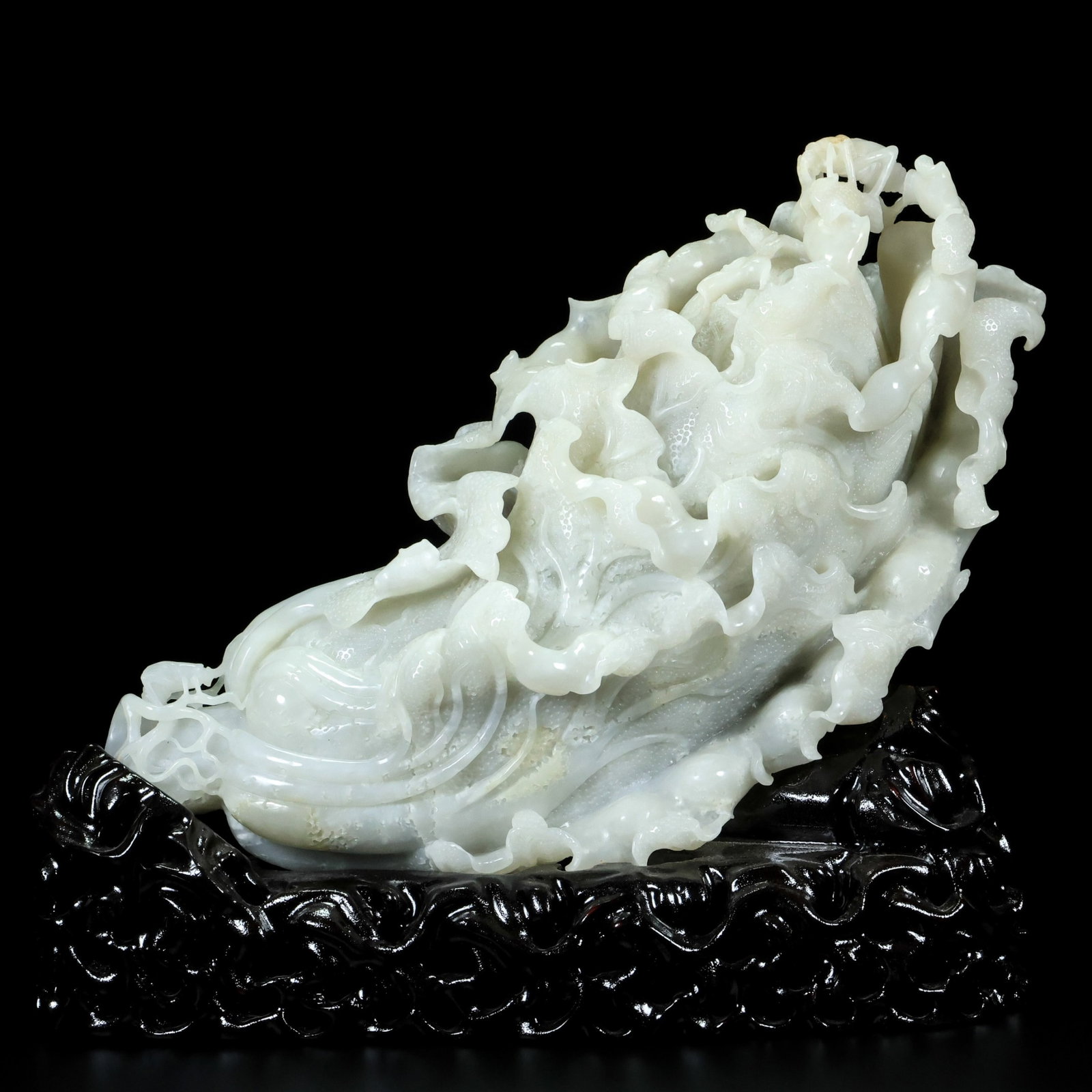 An Exquisite White Jade Cabbage Ornament: An Exquisite White Jade Cabbage Ornament,Qing Dynasty,China,Size:8.7inx15.4inx4.7in,Weight:4928g 白玉白菜摆件,中国清代