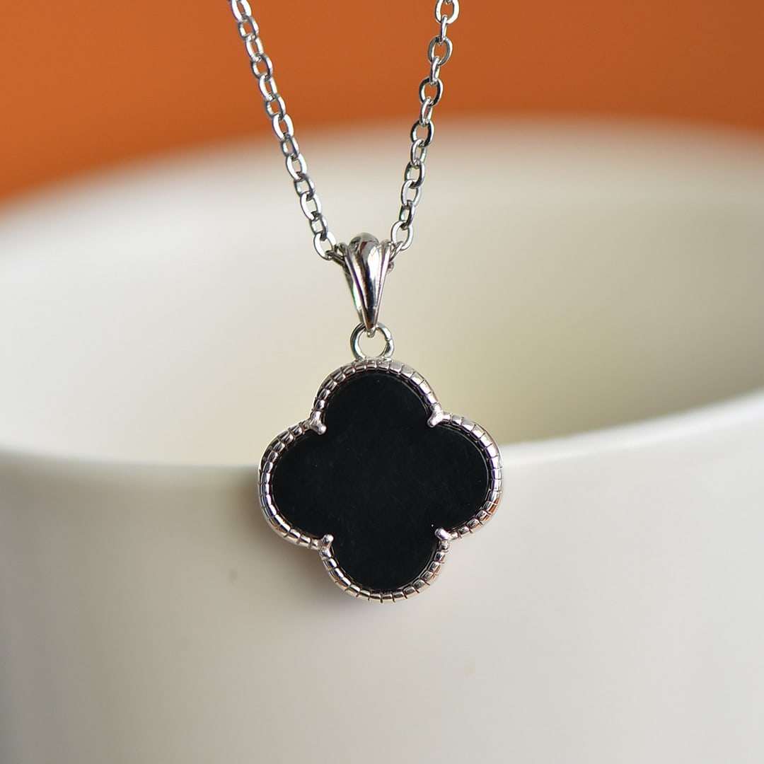 A Pair of Exquisite Sterling Silver Inlaid Black Jade Jewely (1 of 5)
